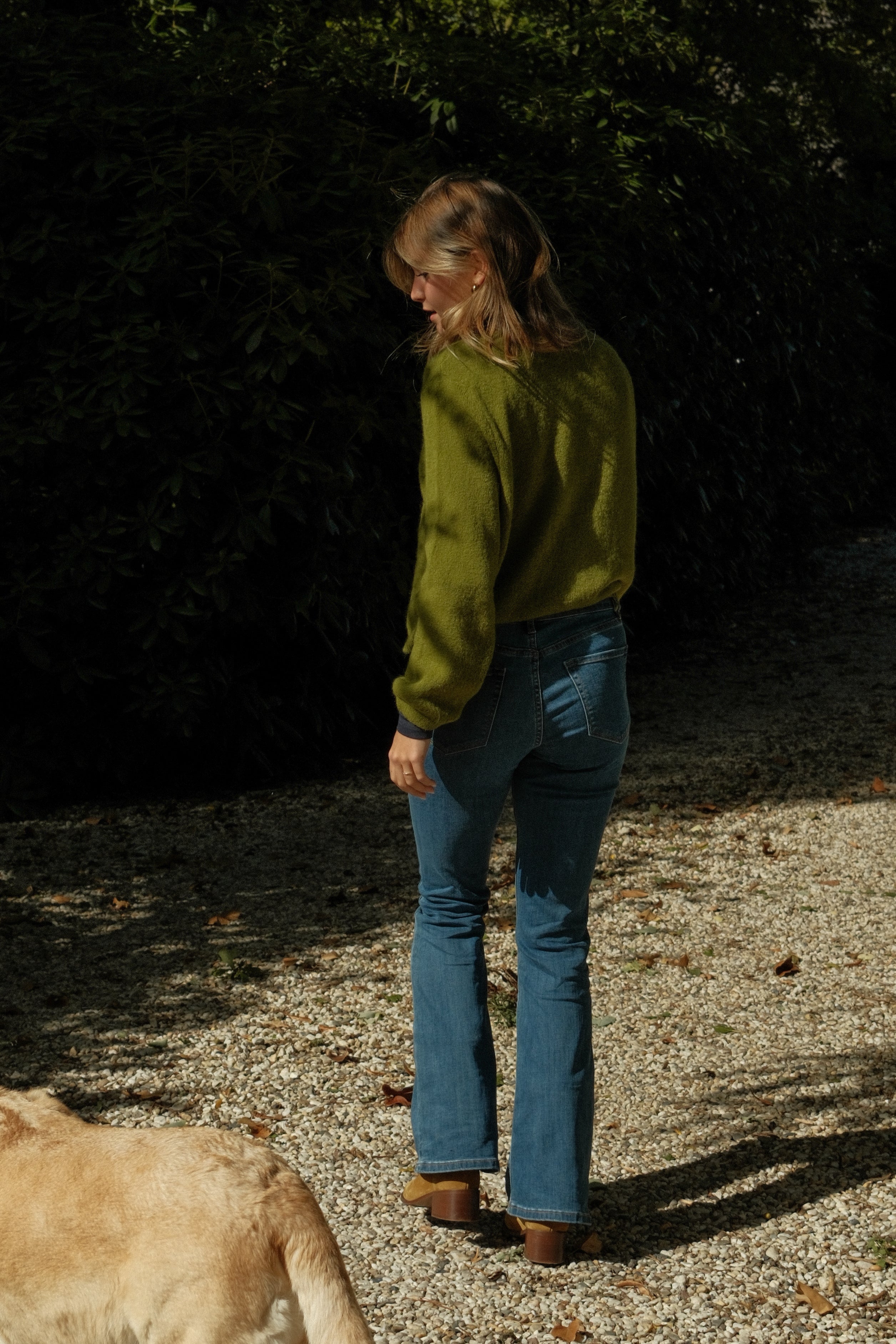 THE ALPACA V CARDIGAN OLIVE GREEN