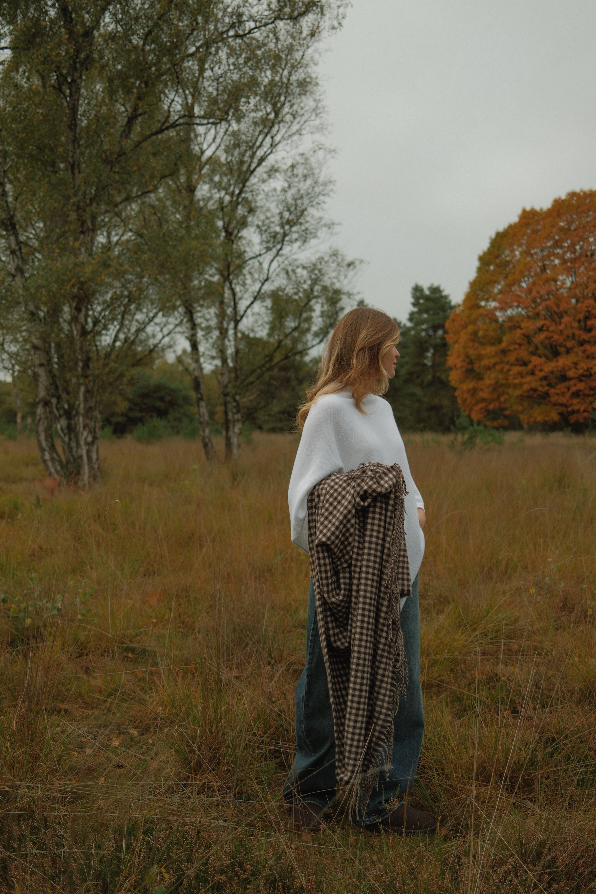 THE CASHMERE BLEND CAPE WHITE