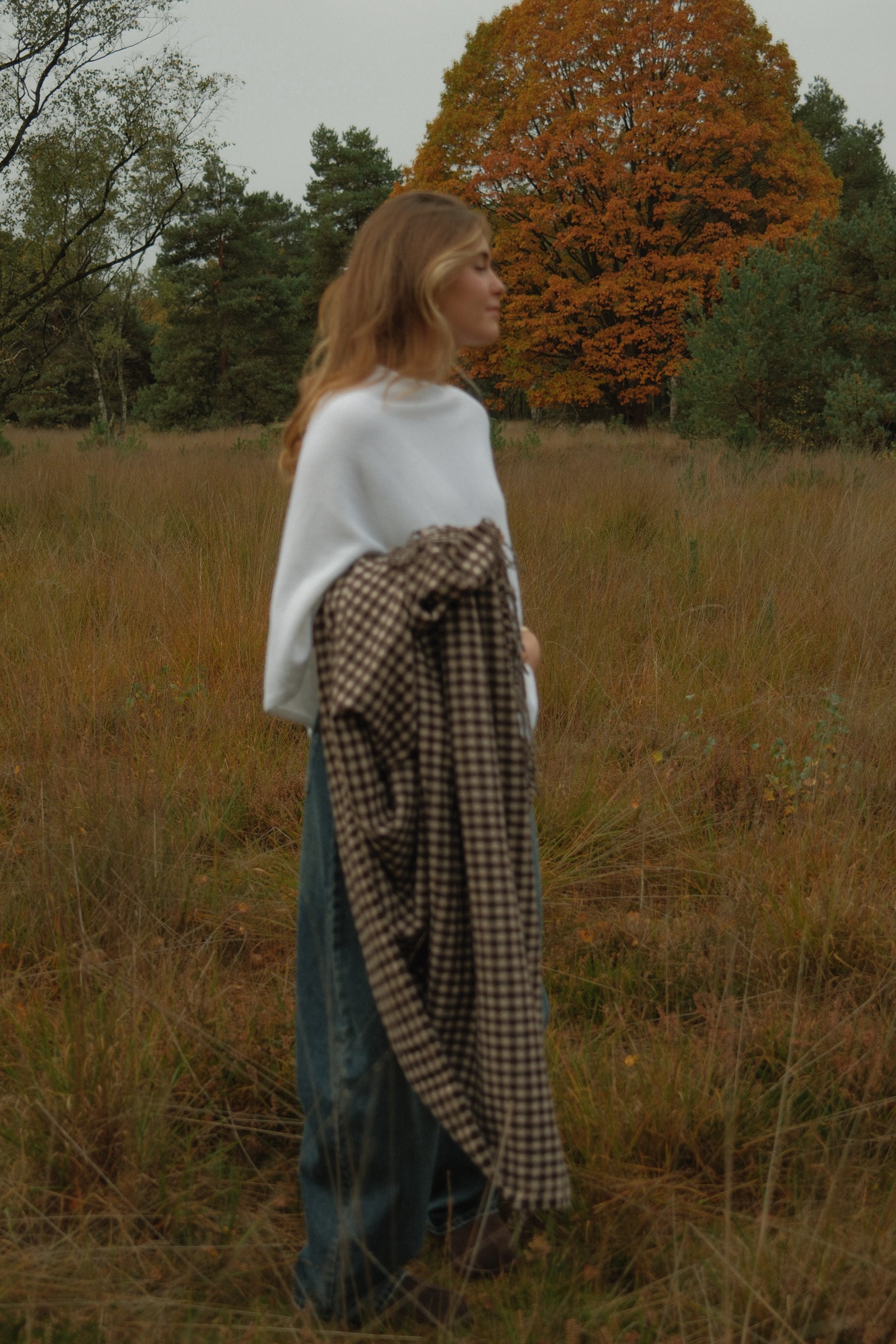 THE CASHMERE BLEND CAPE WHITE