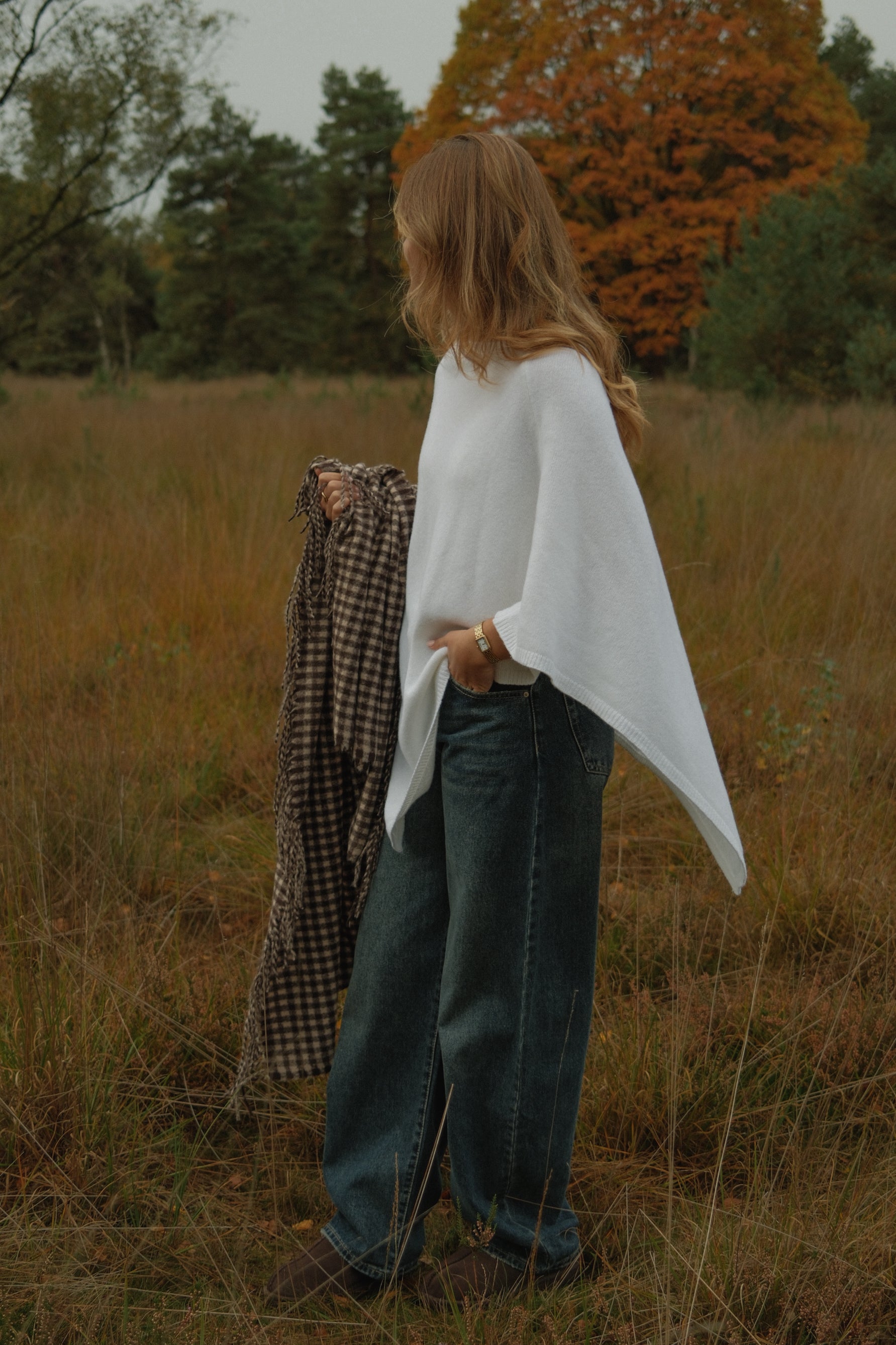 THE CASHMERE BLEND CAPE WHITE