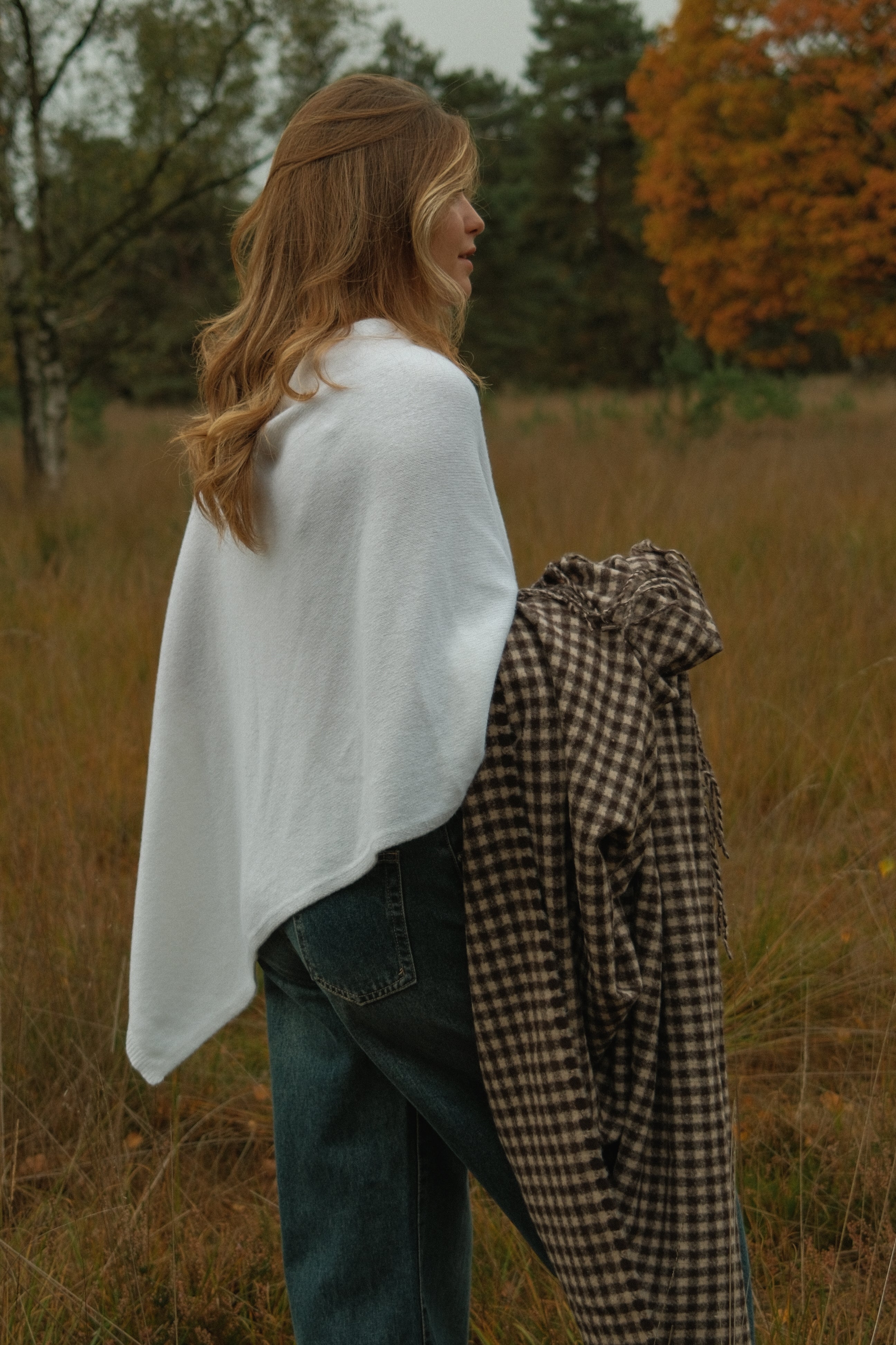 THE CASHMERE BLEND CAPE WHITE