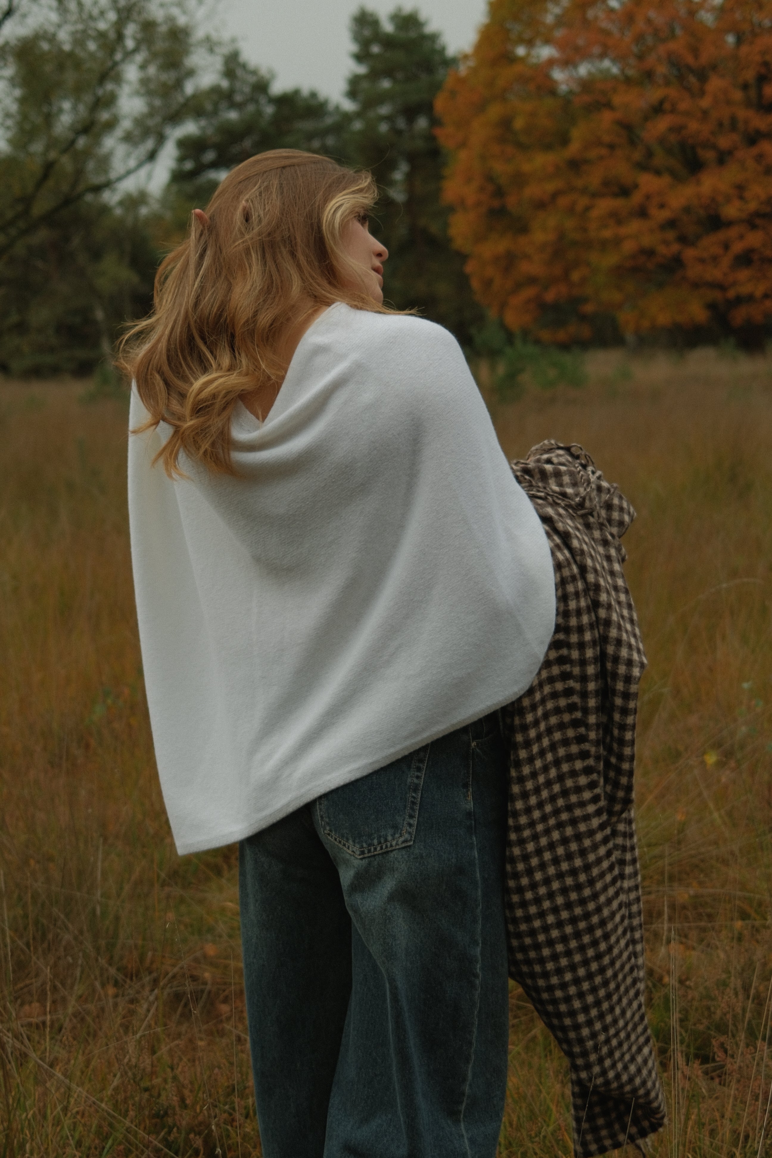 THE CASHMERE BLEND CAPE WHITE