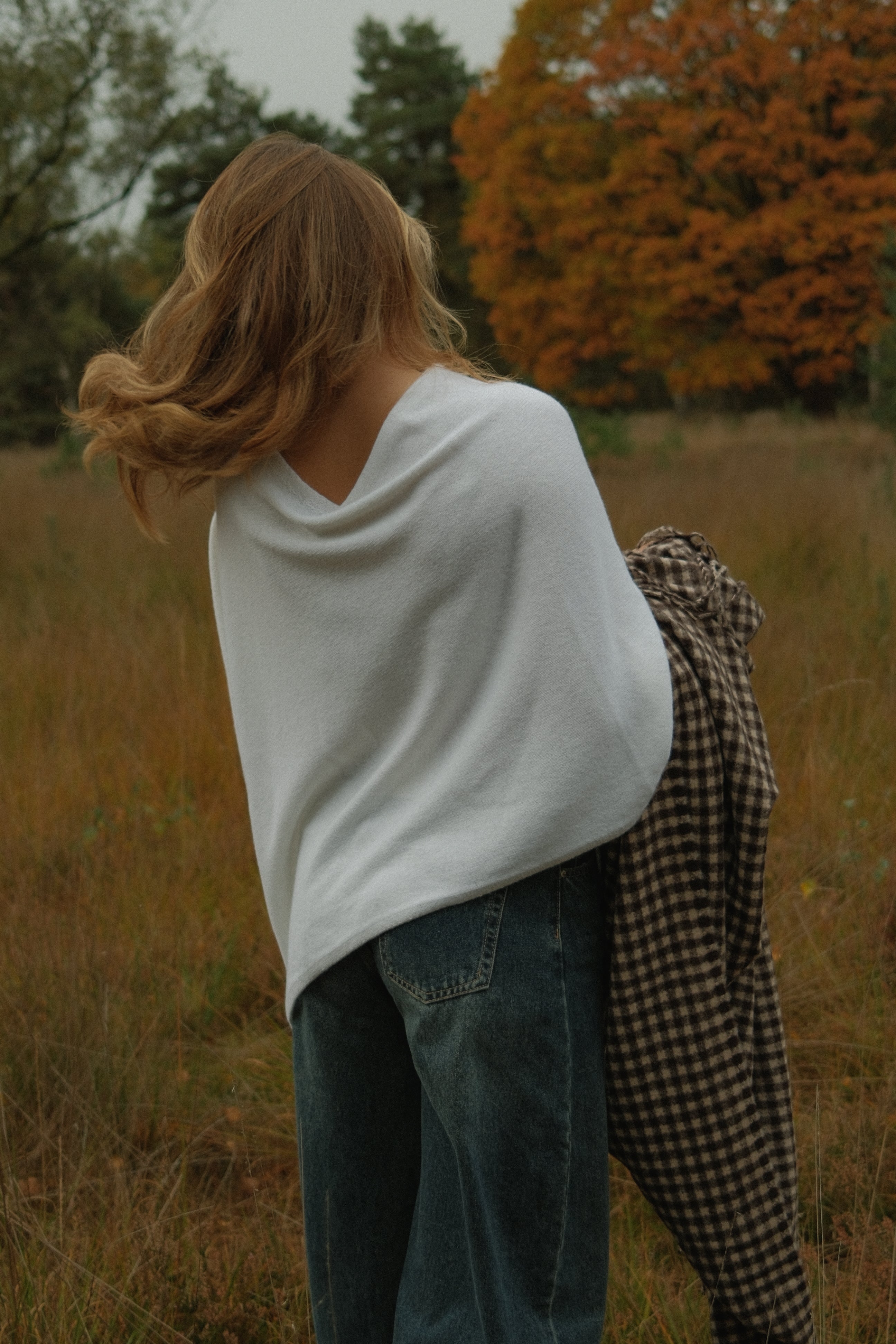 THE CASHMERE BLEND CAPE WHITE