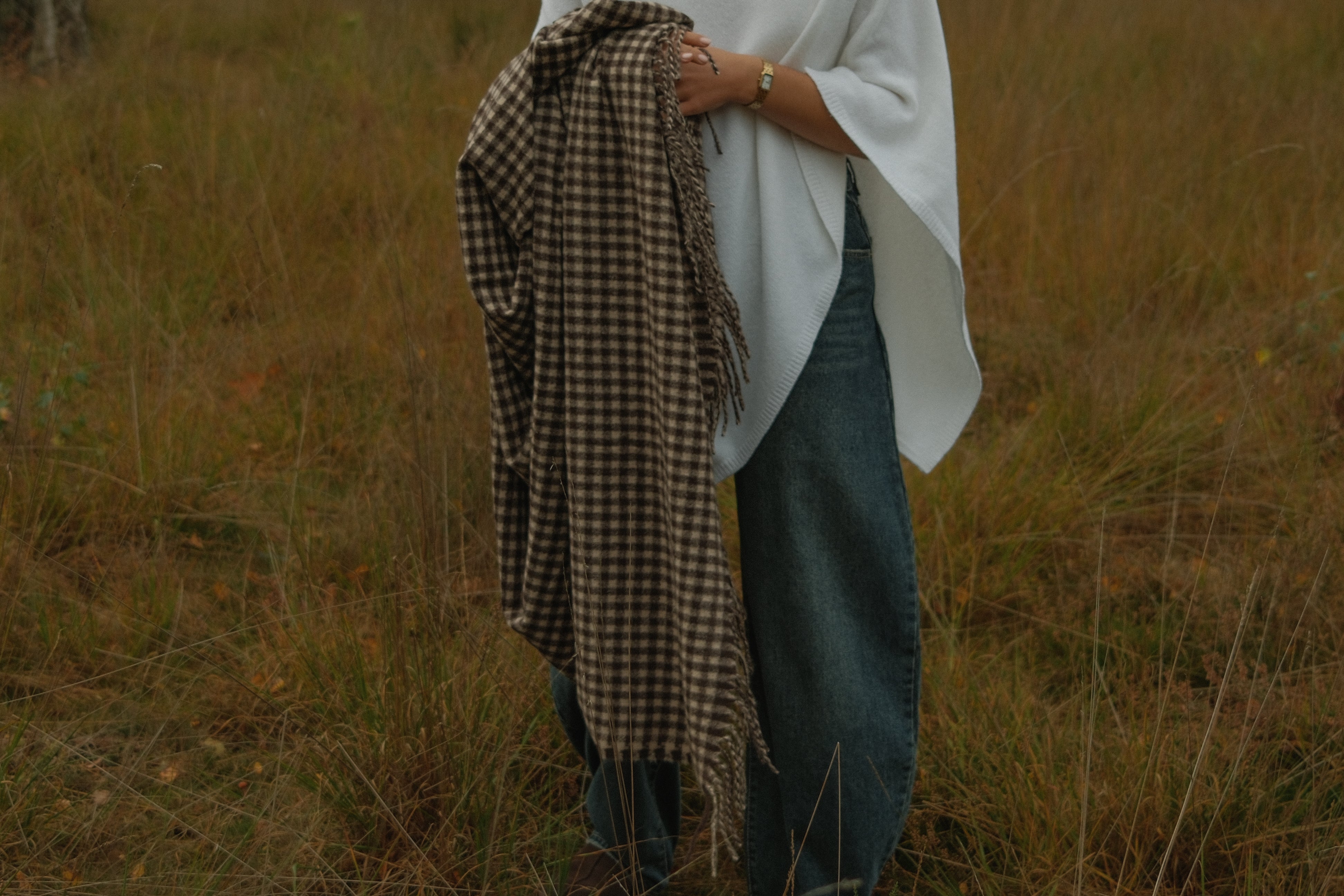 THE CASHMERE BLEND CAPE WHITE