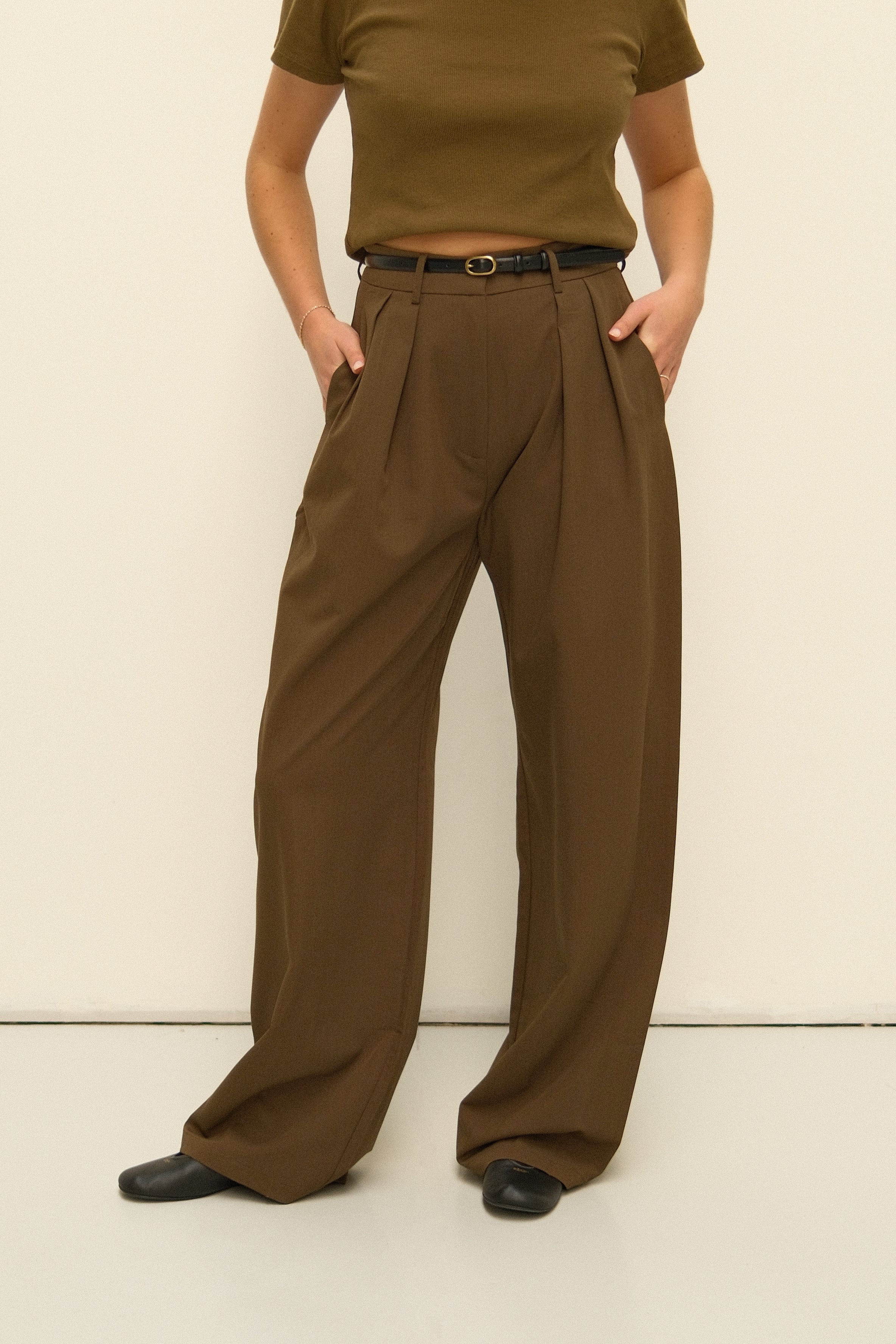 PLEATED HIGHWAISTED PANTALON KAKI