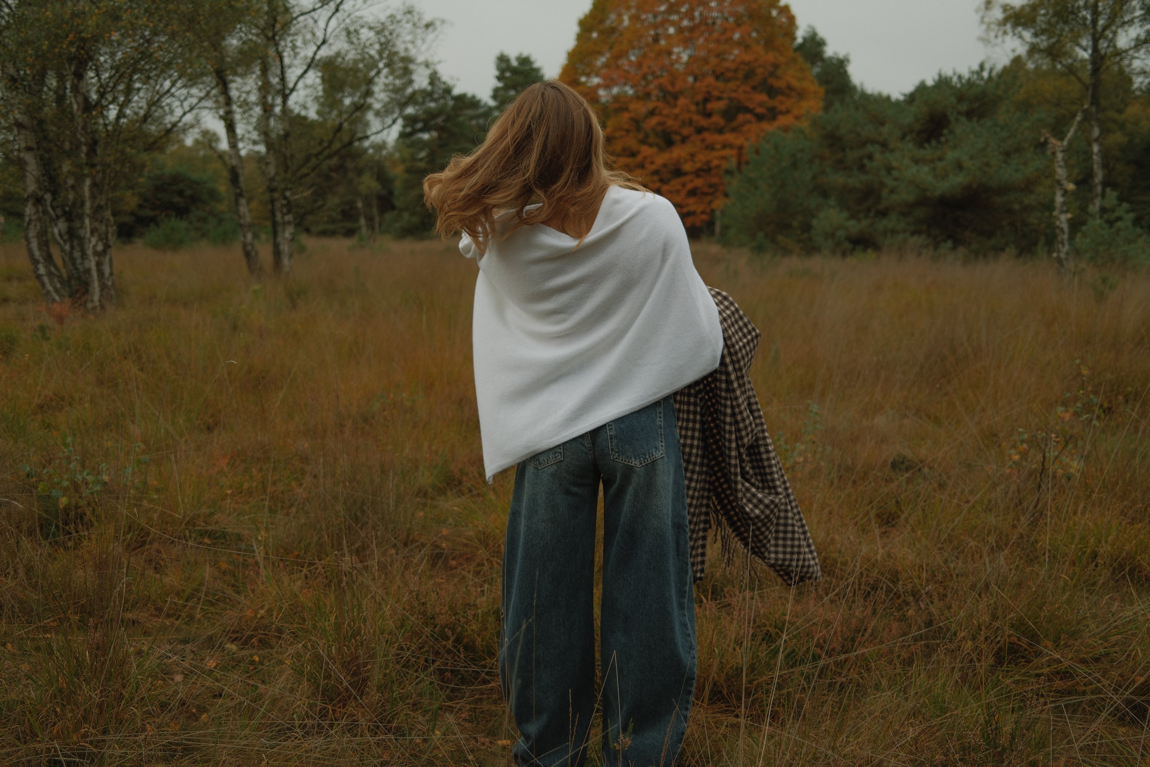 THE CASHMERE BLEND CAPE WHITE