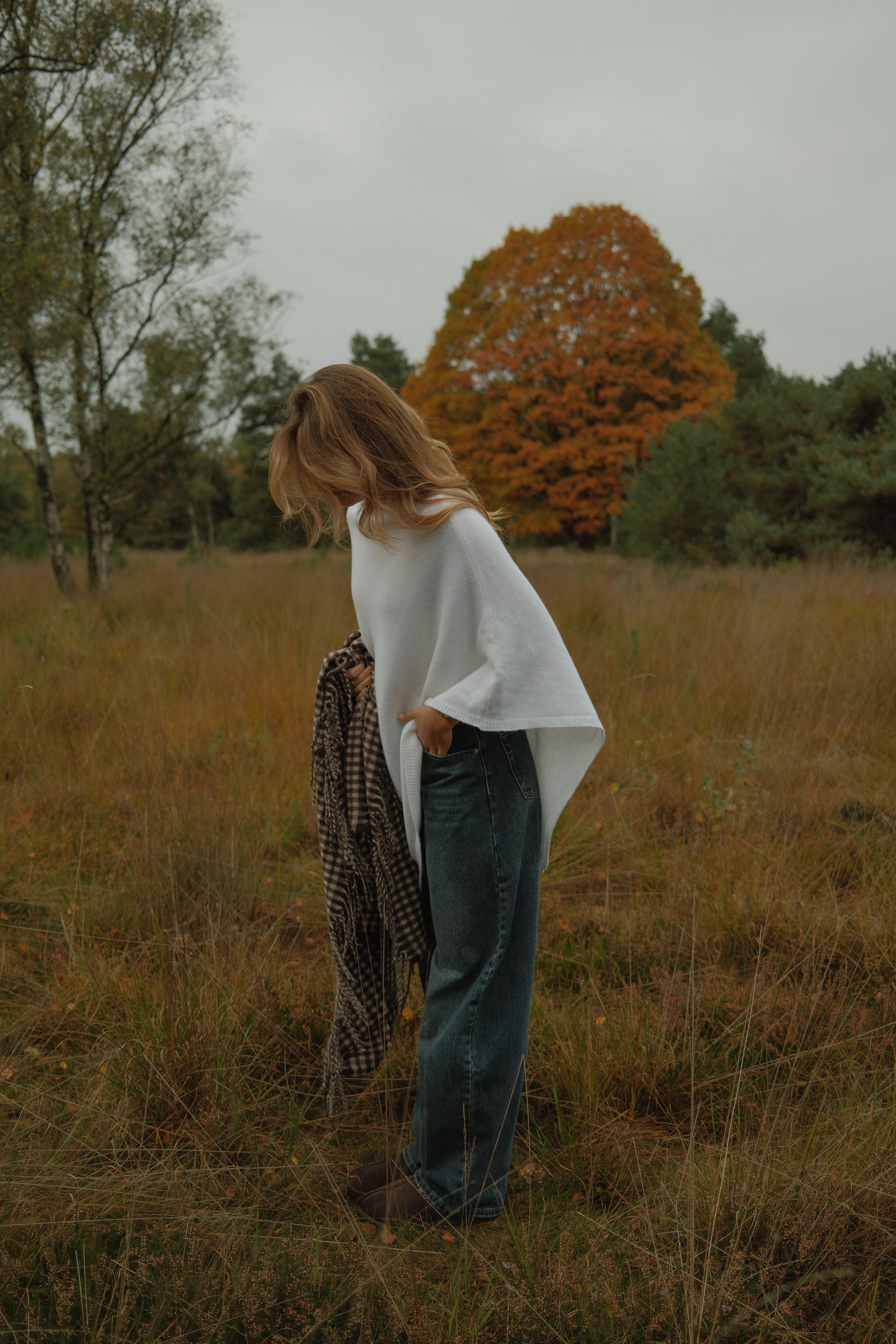 THE CASHMERE BLEND CAPE WHITE