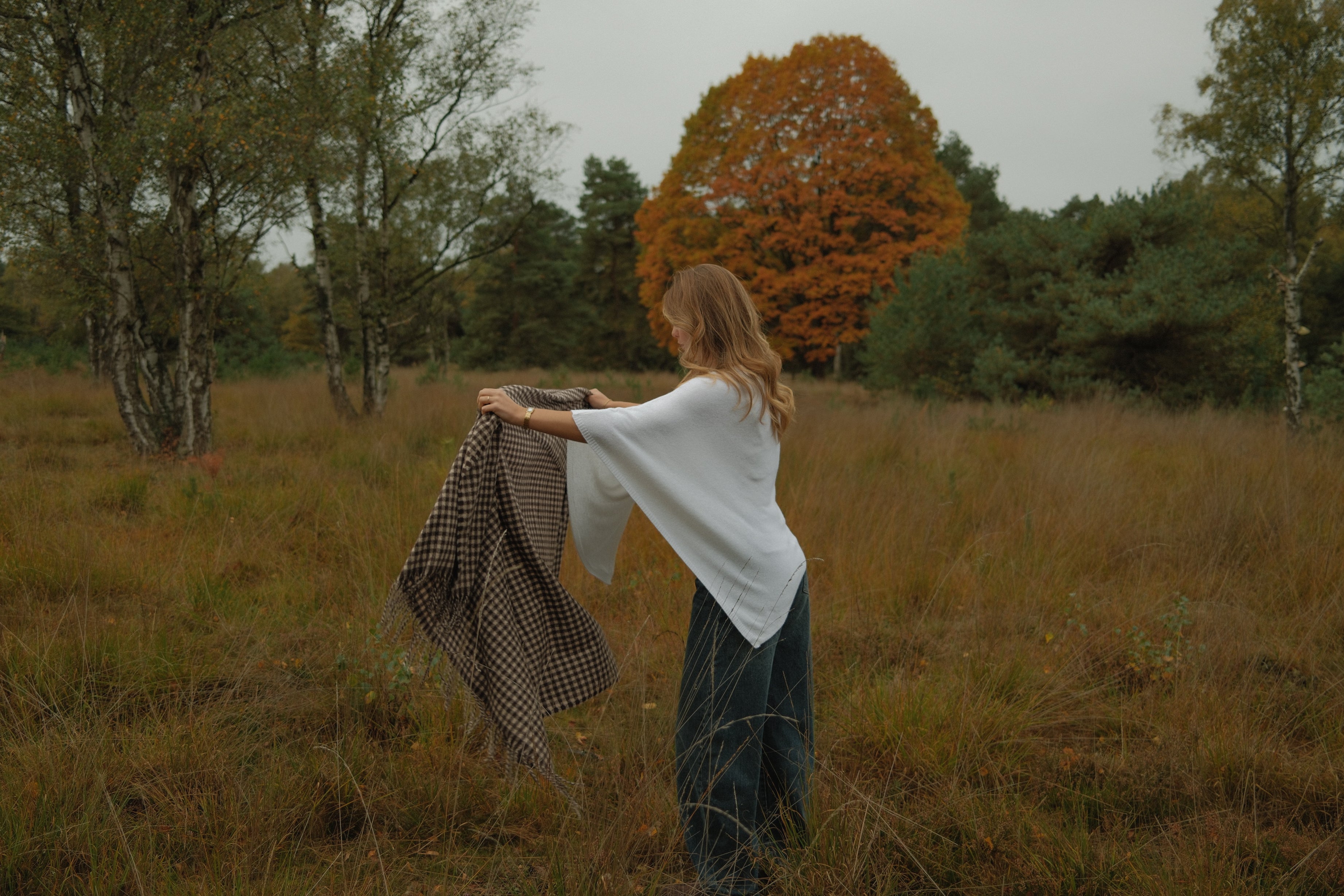 THE CASHMERE BLEND CAPE WHITE