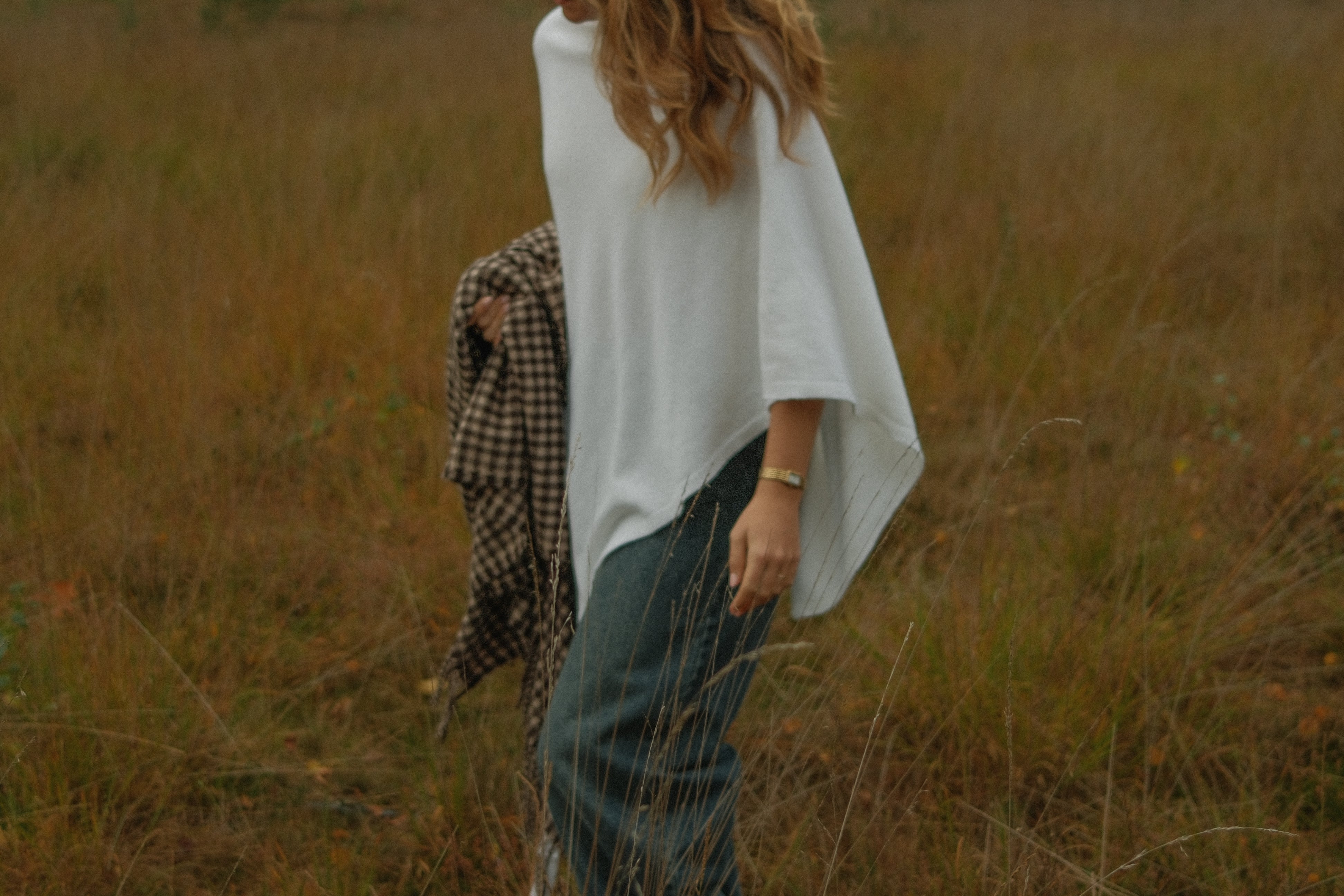 THE CASHMERE BLEND CAPE WHITE