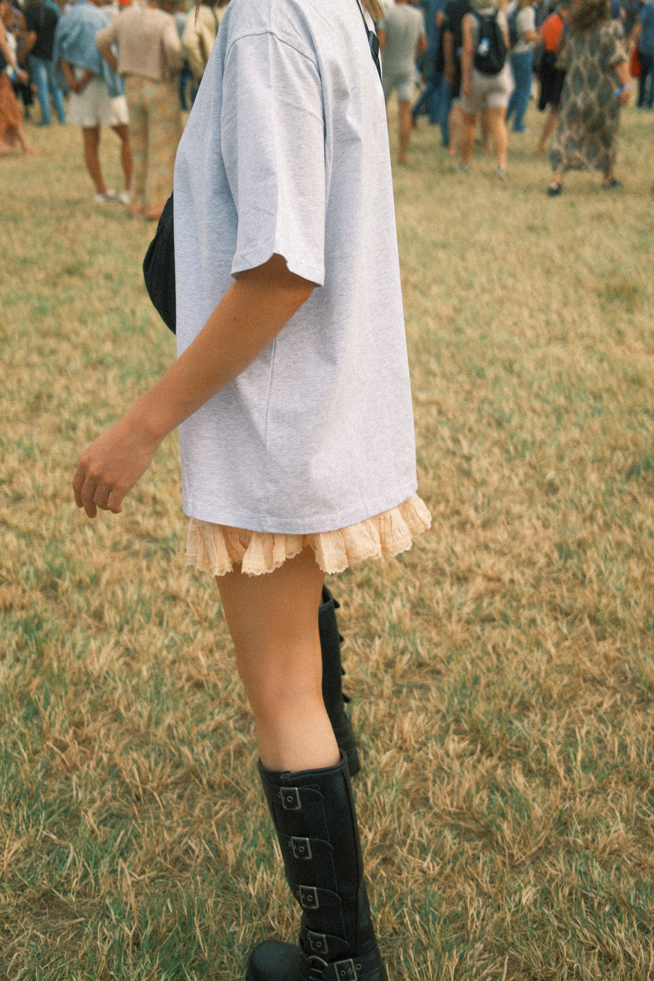ANNA BASIC ESSENTIAL OVERSIZED TEE GREY