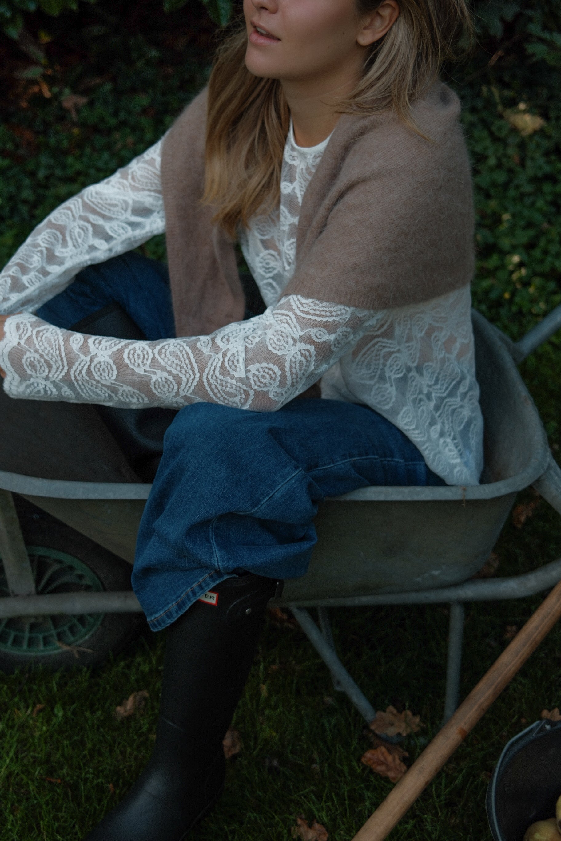 OUR FAVORITE LACE TOP WHITE