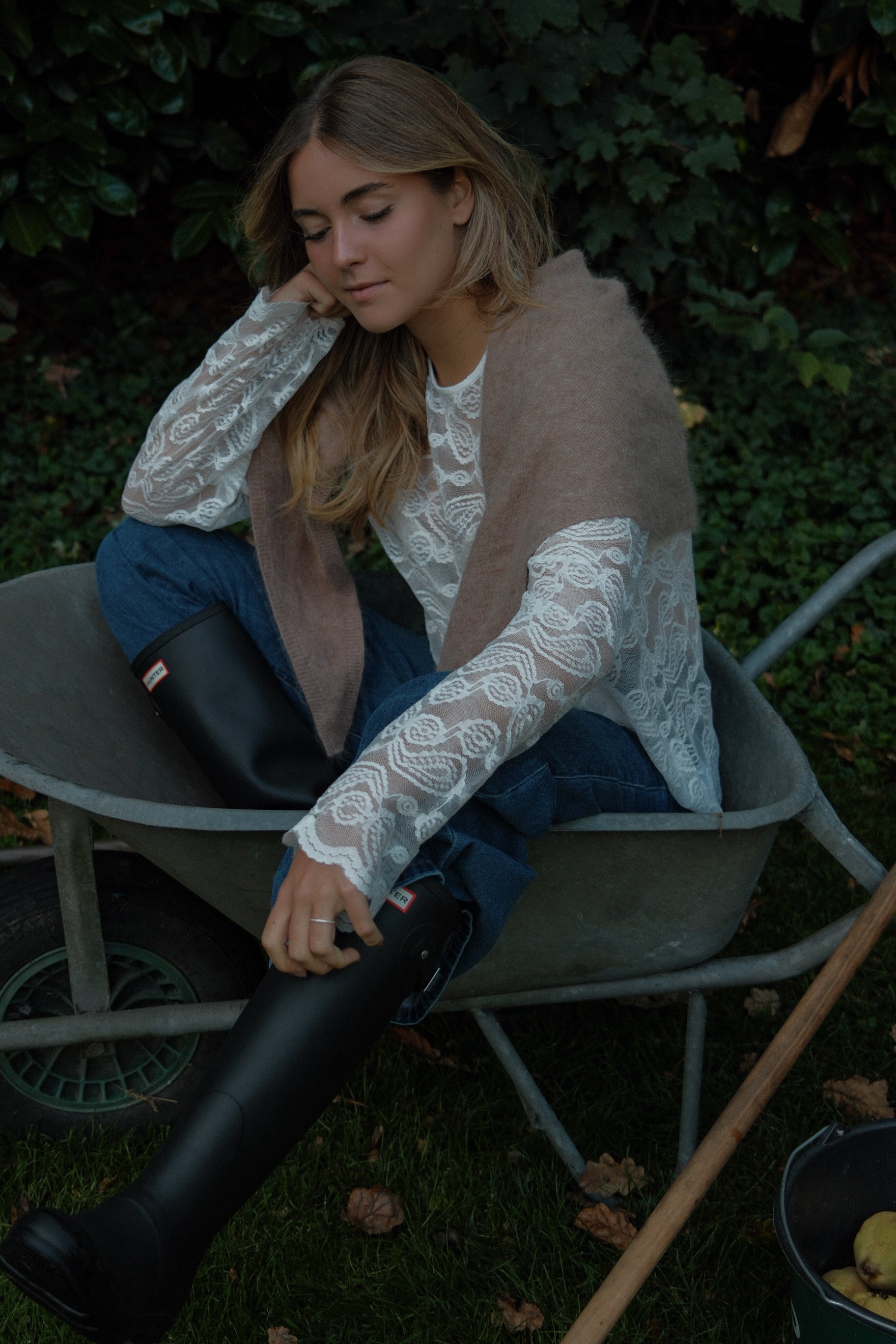 OUR FAVORITE LACE TOP WHITE