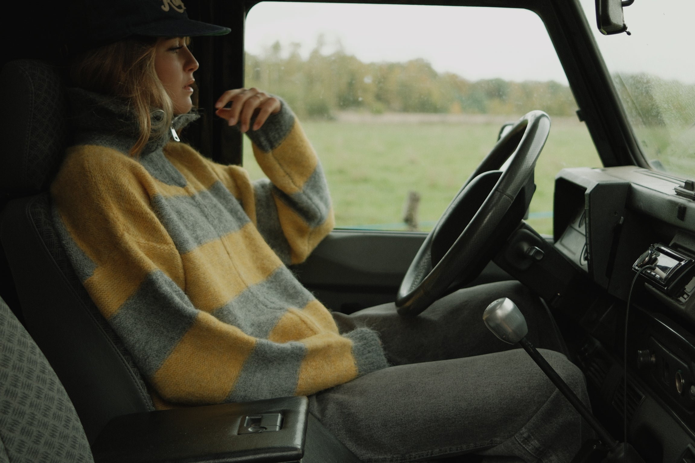 BOLD STRIPE ZIP KNIT YELLOW/GREY