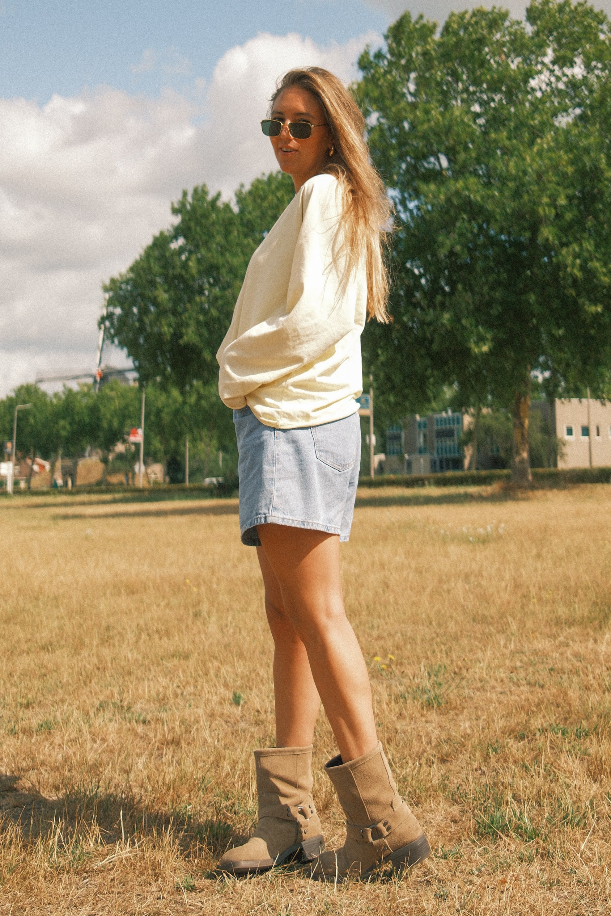 MAGGY BASIC LONGSLEEVE BUTTER YELLOW