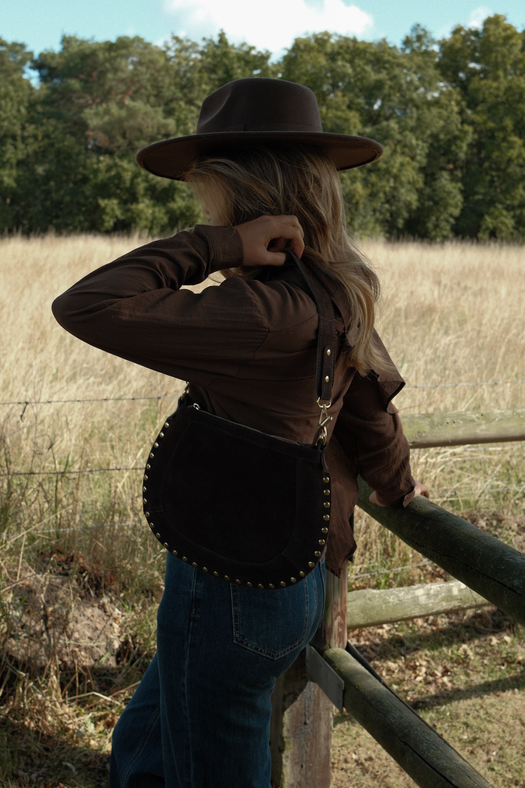 THE STUD SADDLE BAG CHOCO
