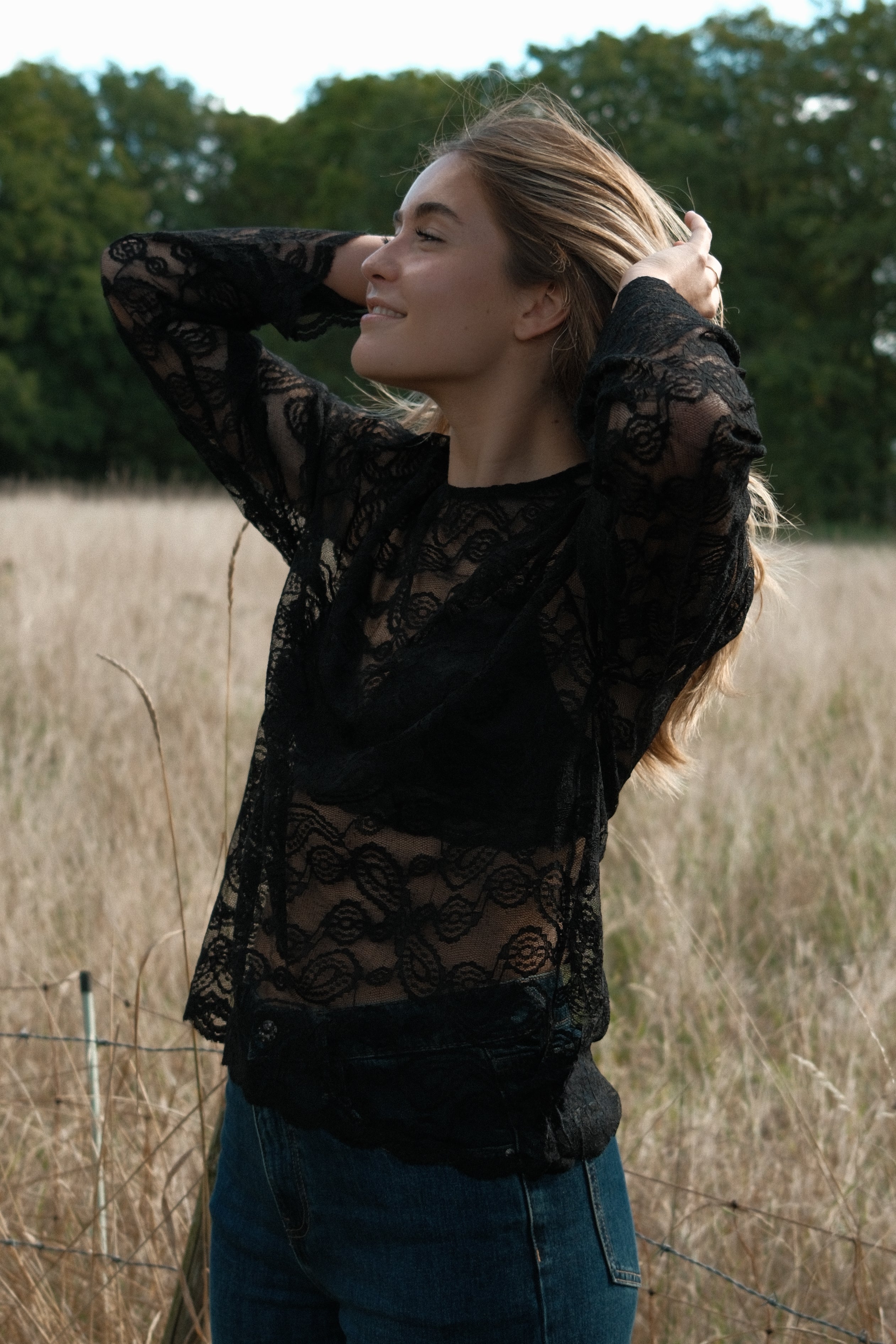OUR FAVORITE LACE TOP BLACK