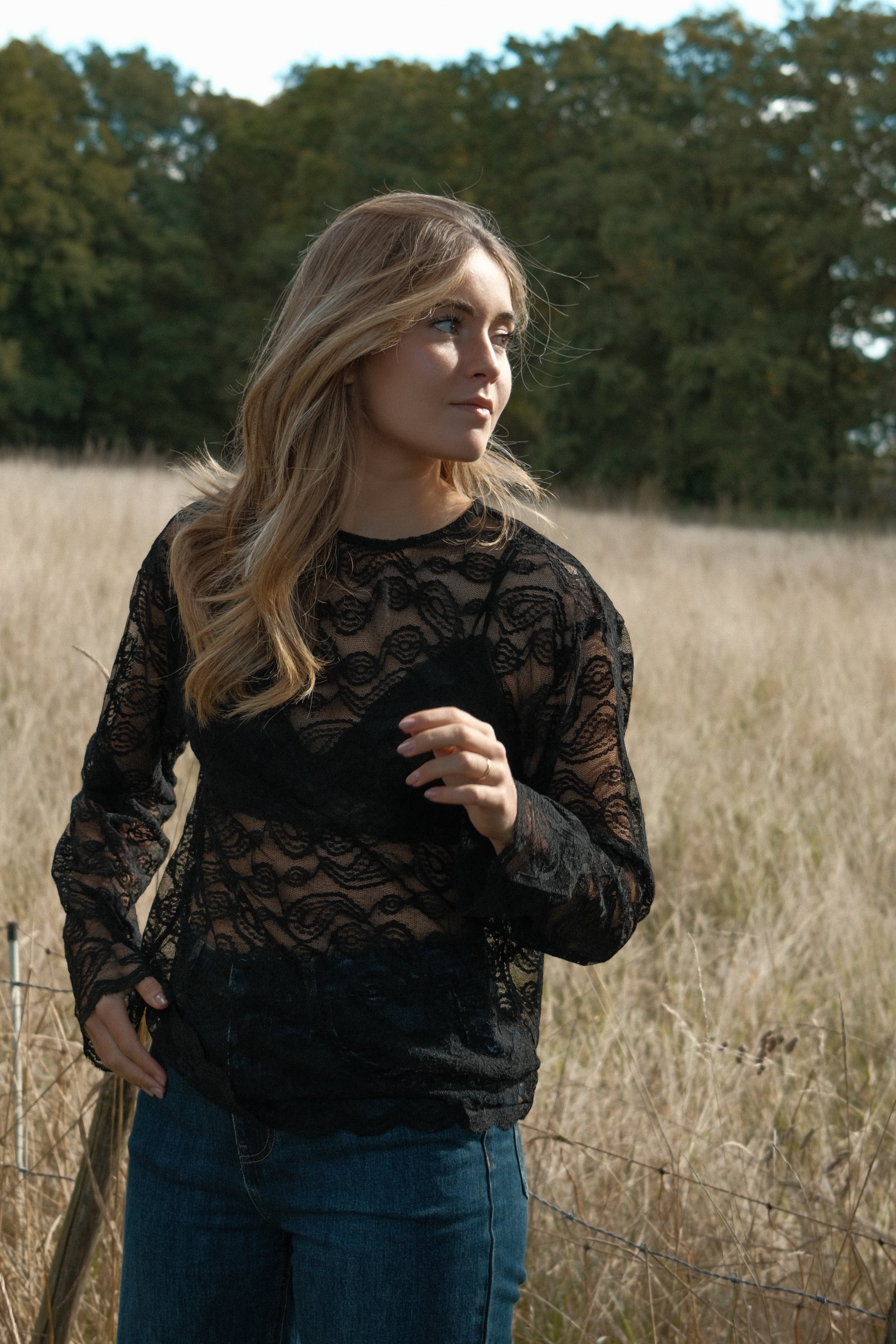 OUR FAVORITE LACE TOP BLACK