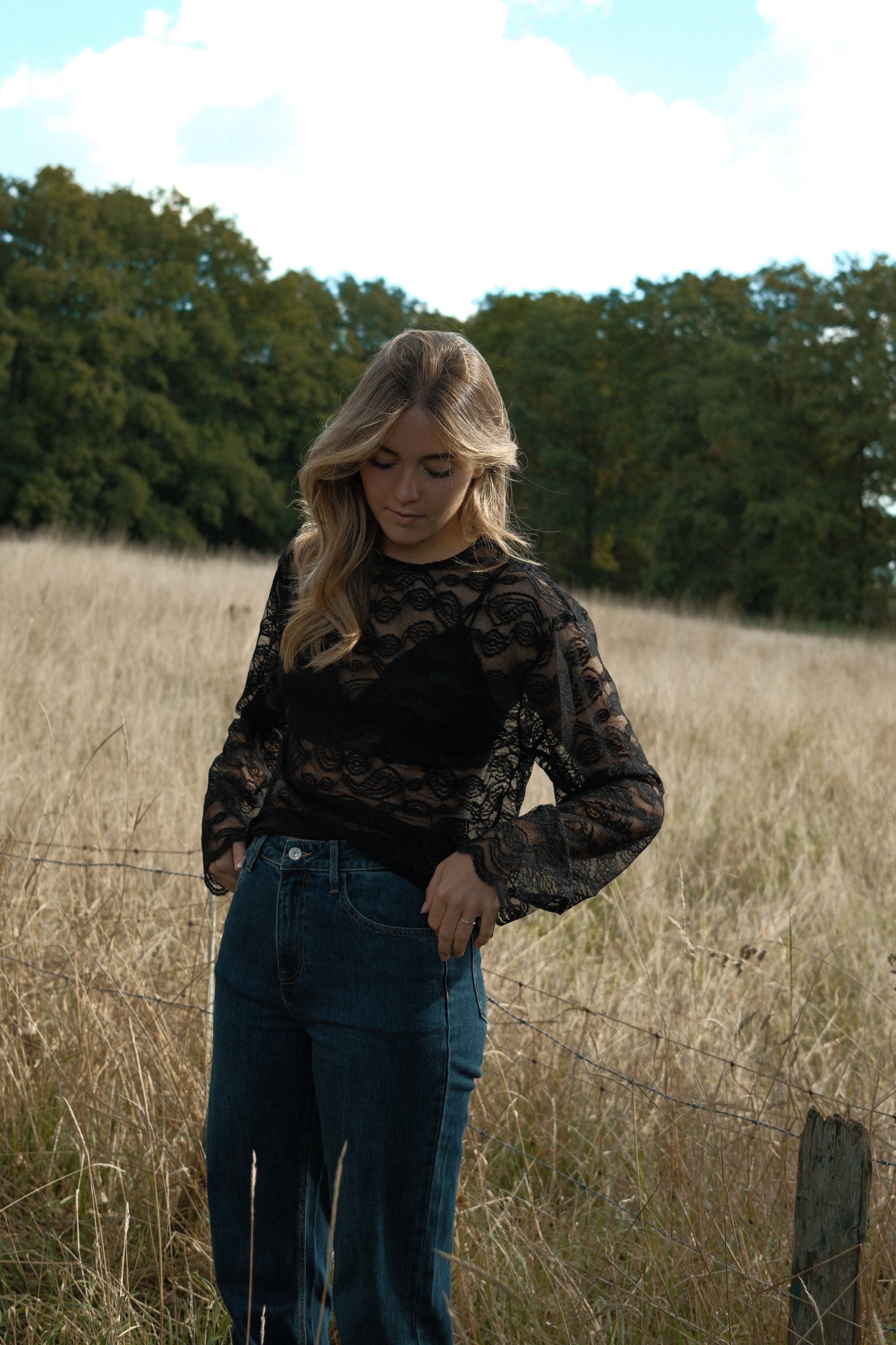 OUR FAVORITE LACE TOP BLACK