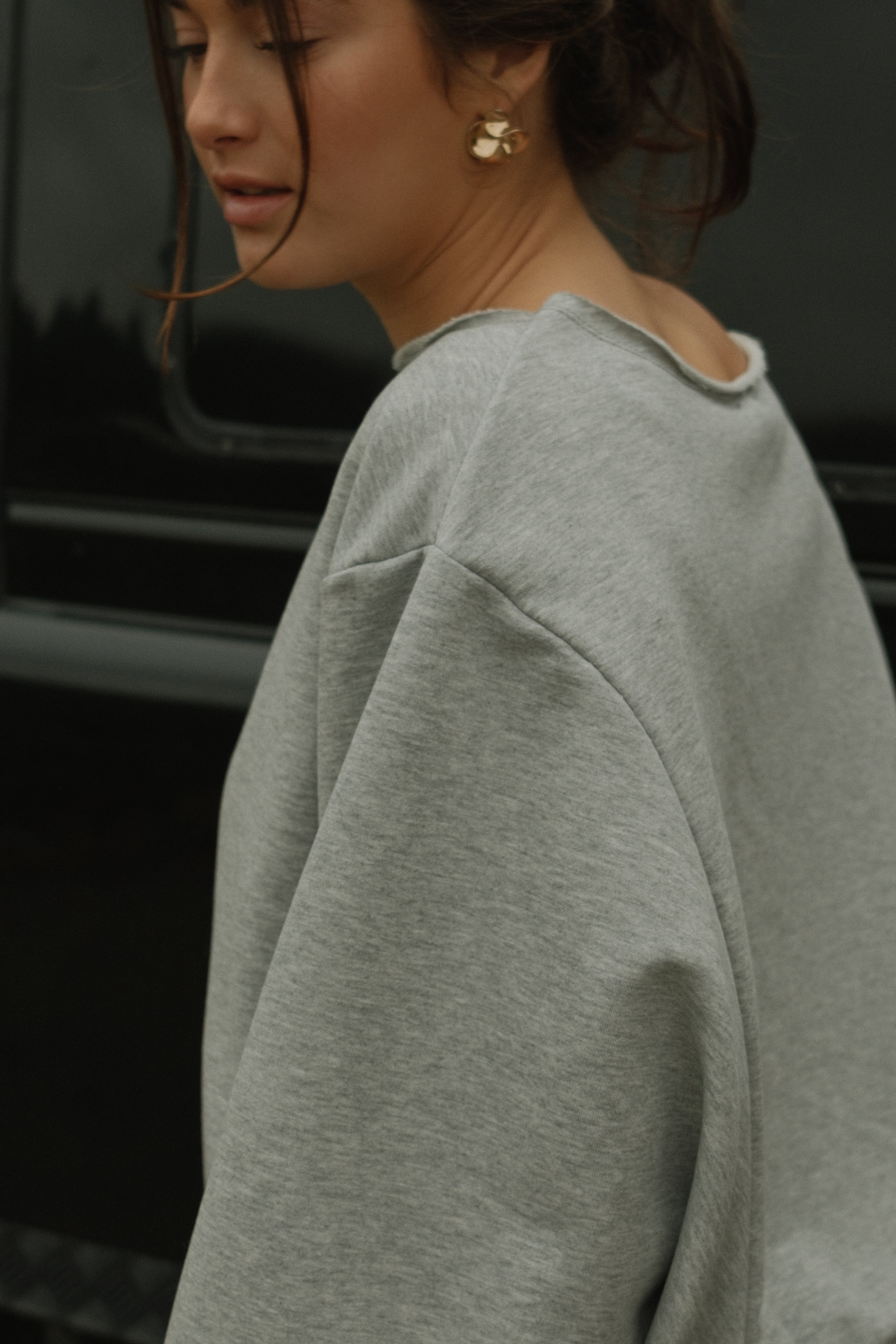 THE IRIS OFF SHOULDER SWEAT GREY