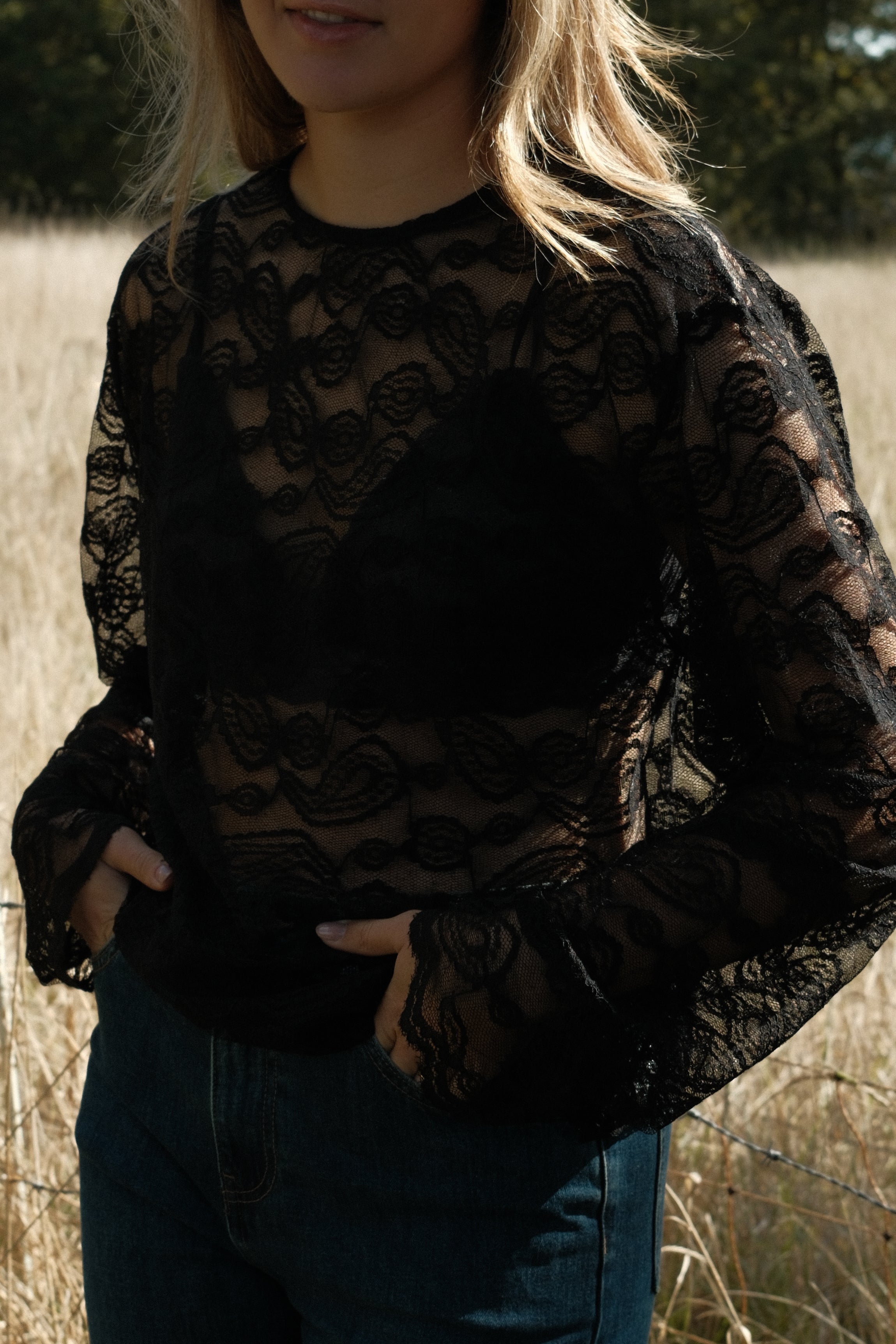 OUR FAVORITE LACE TOP BLACK