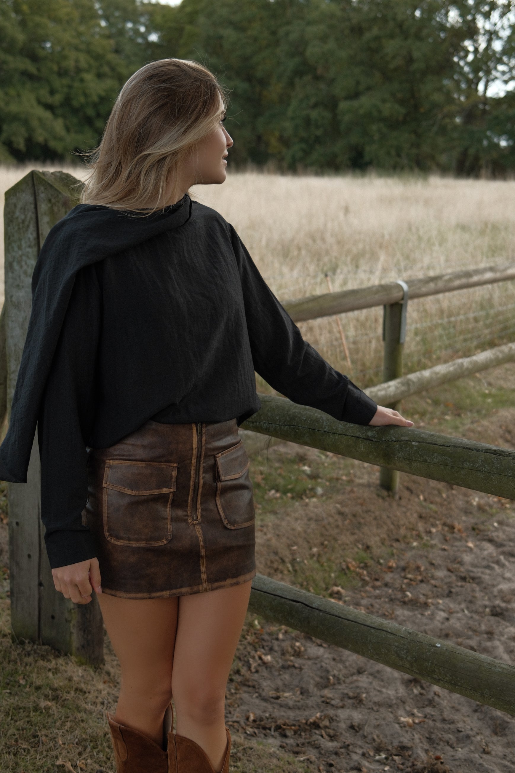 THE NOMAD TOP BLACK