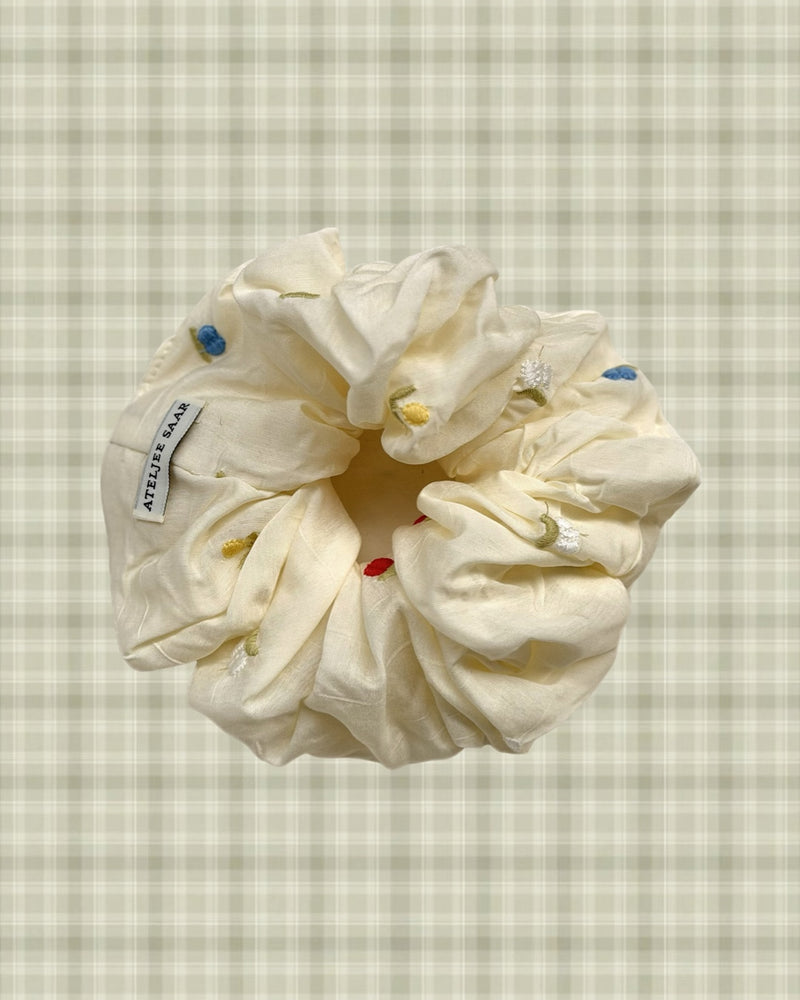 THE CLARA SCRUNCHIE