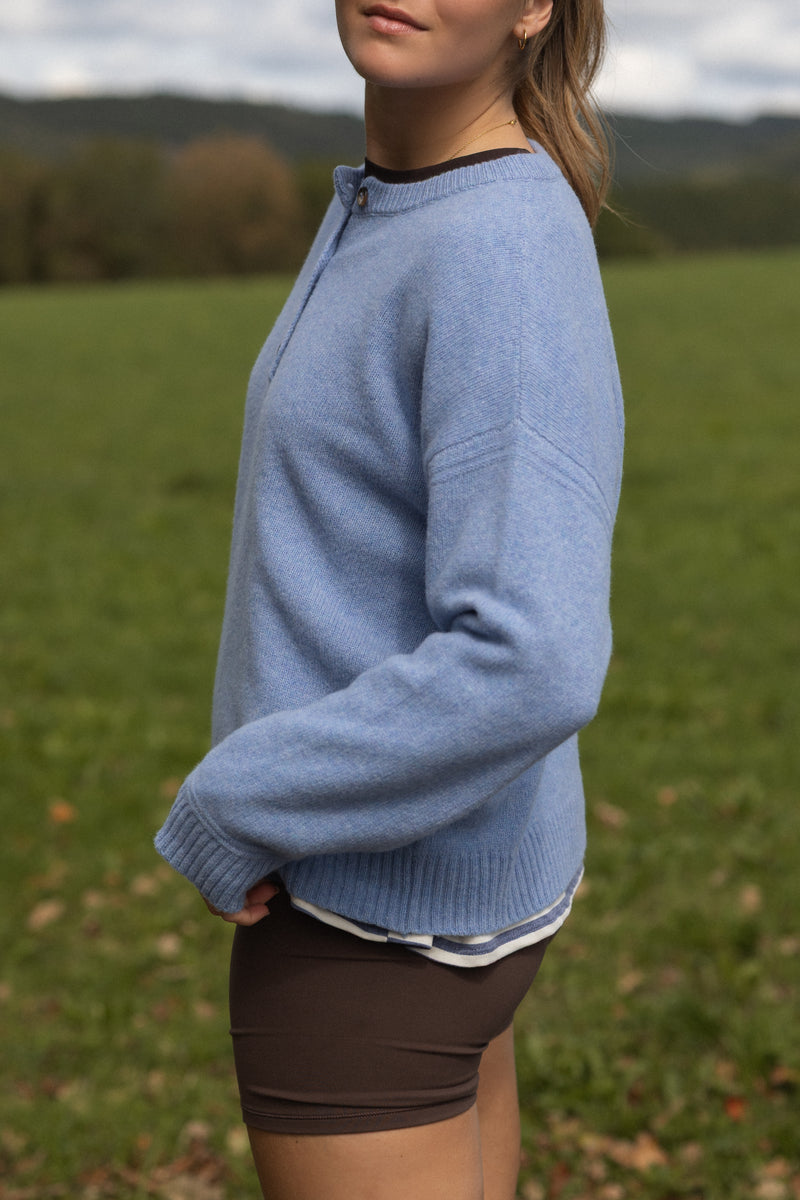 100% WOOL BUTTON KNIT BLUE