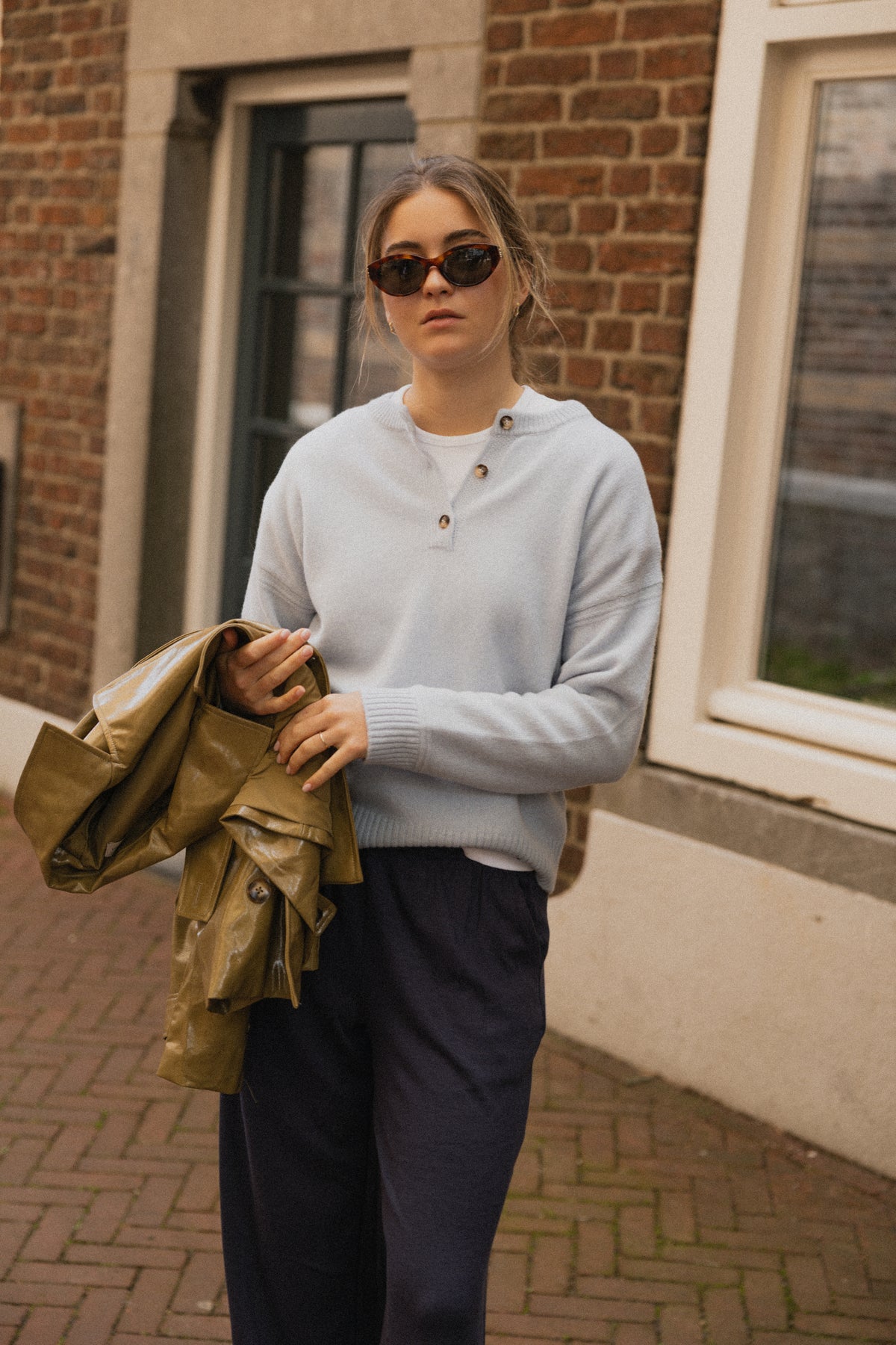 100% WOOL BUTTON KNIT ICE BLUE