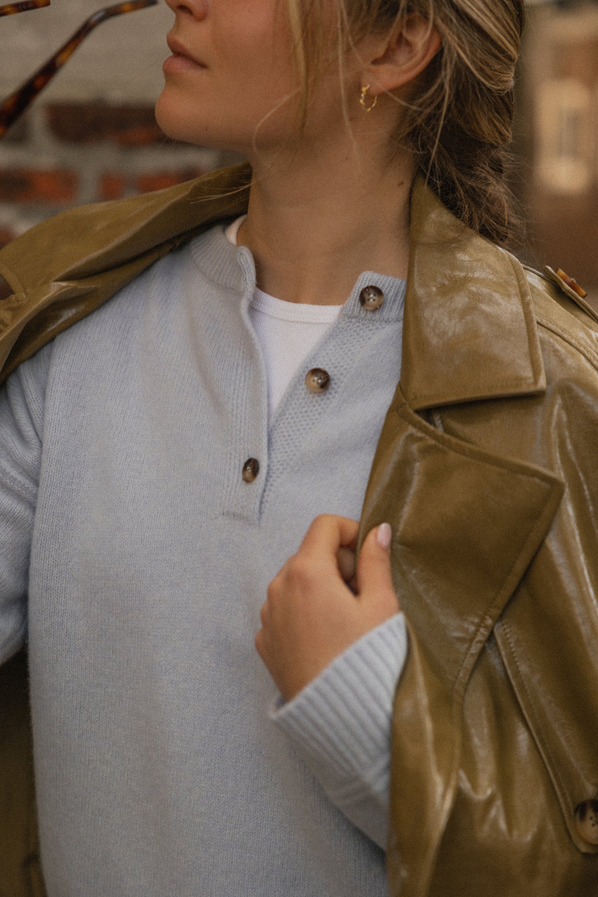 100% WOOL BUTTON KNIT ICE BLUE