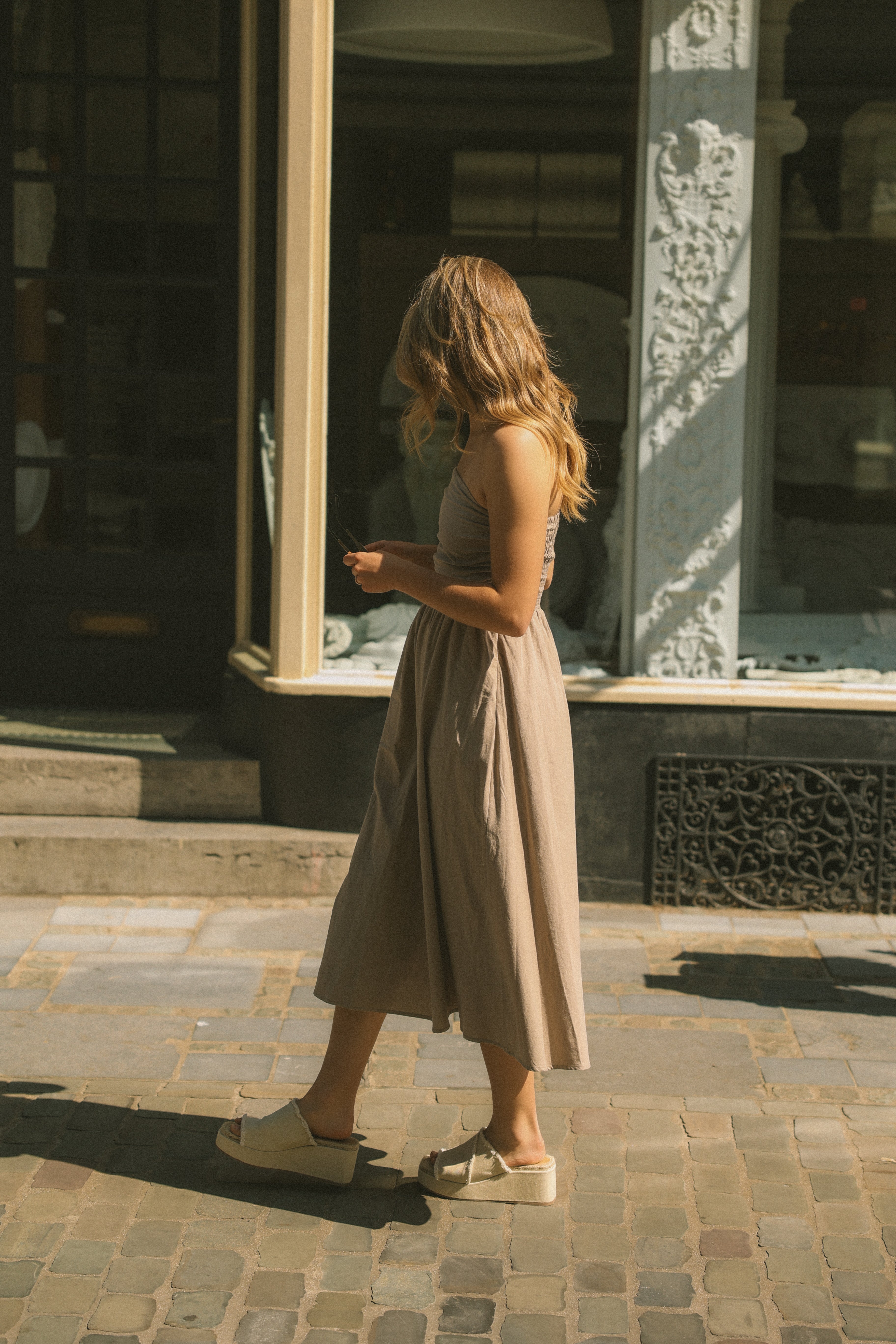 STRAPLESS MAXI DRESS TAUPE