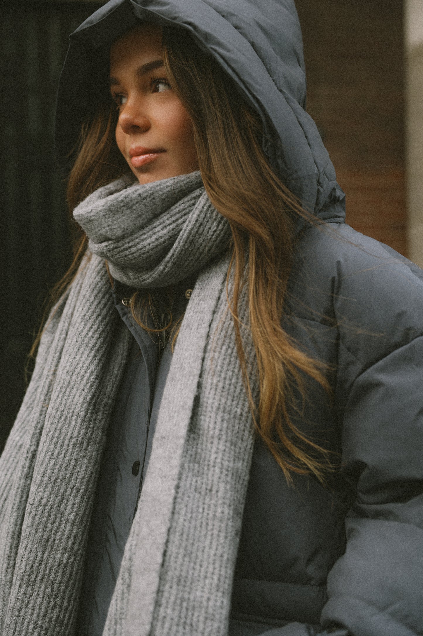 GREY SCARF