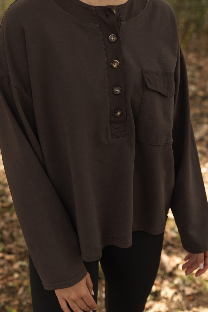 POLO BUTTON LONGSLEEVE CHOCO