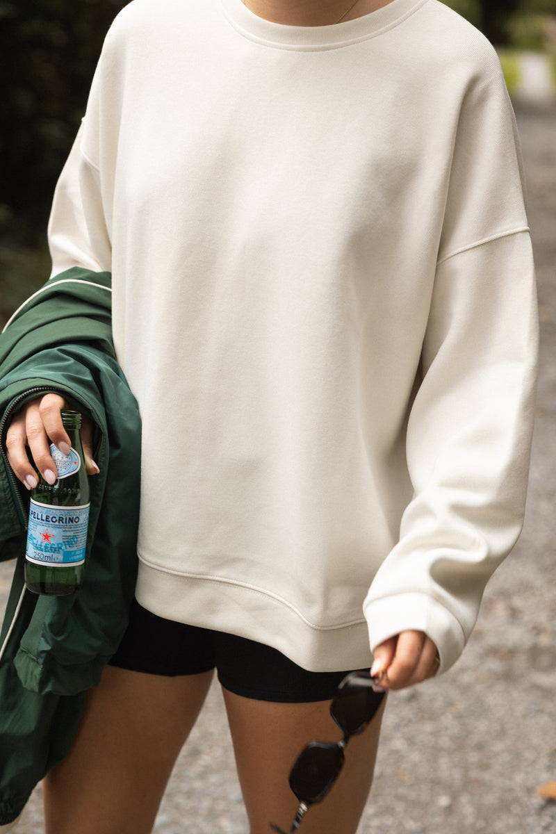 THE EVERYDAY OVERSIZED SWEATER ECRU