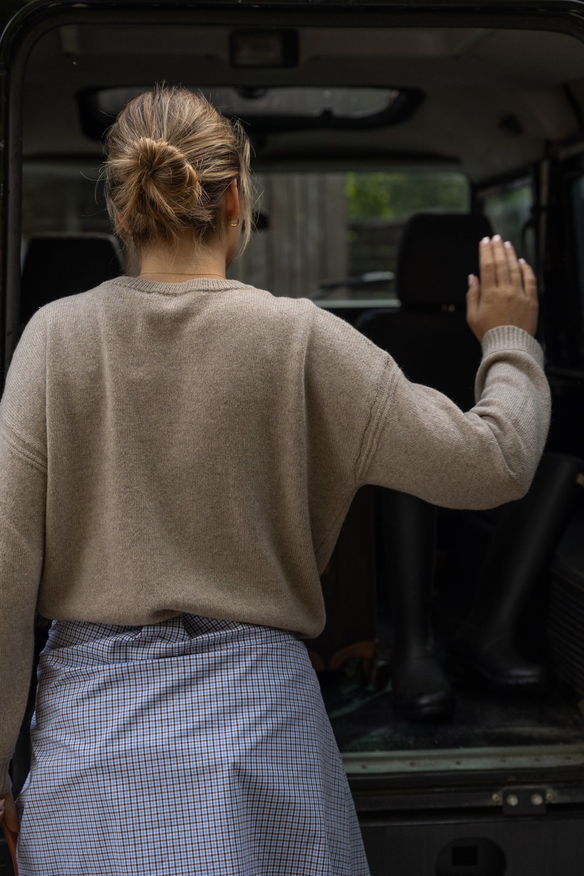 100% WOOL BUTTON KNIT TAUPE