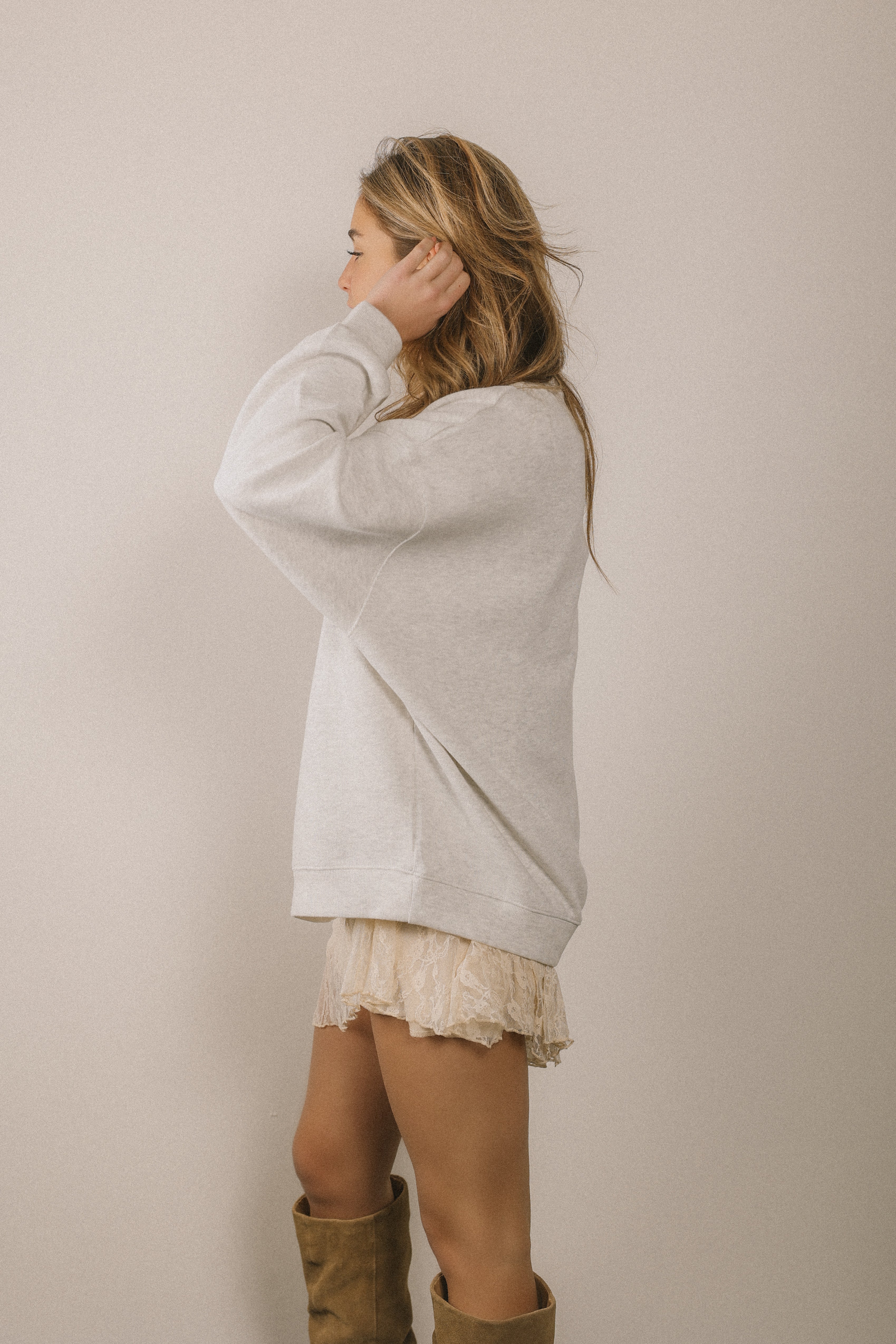 ESSENTIAL OVERSIZED SWEATER GREY