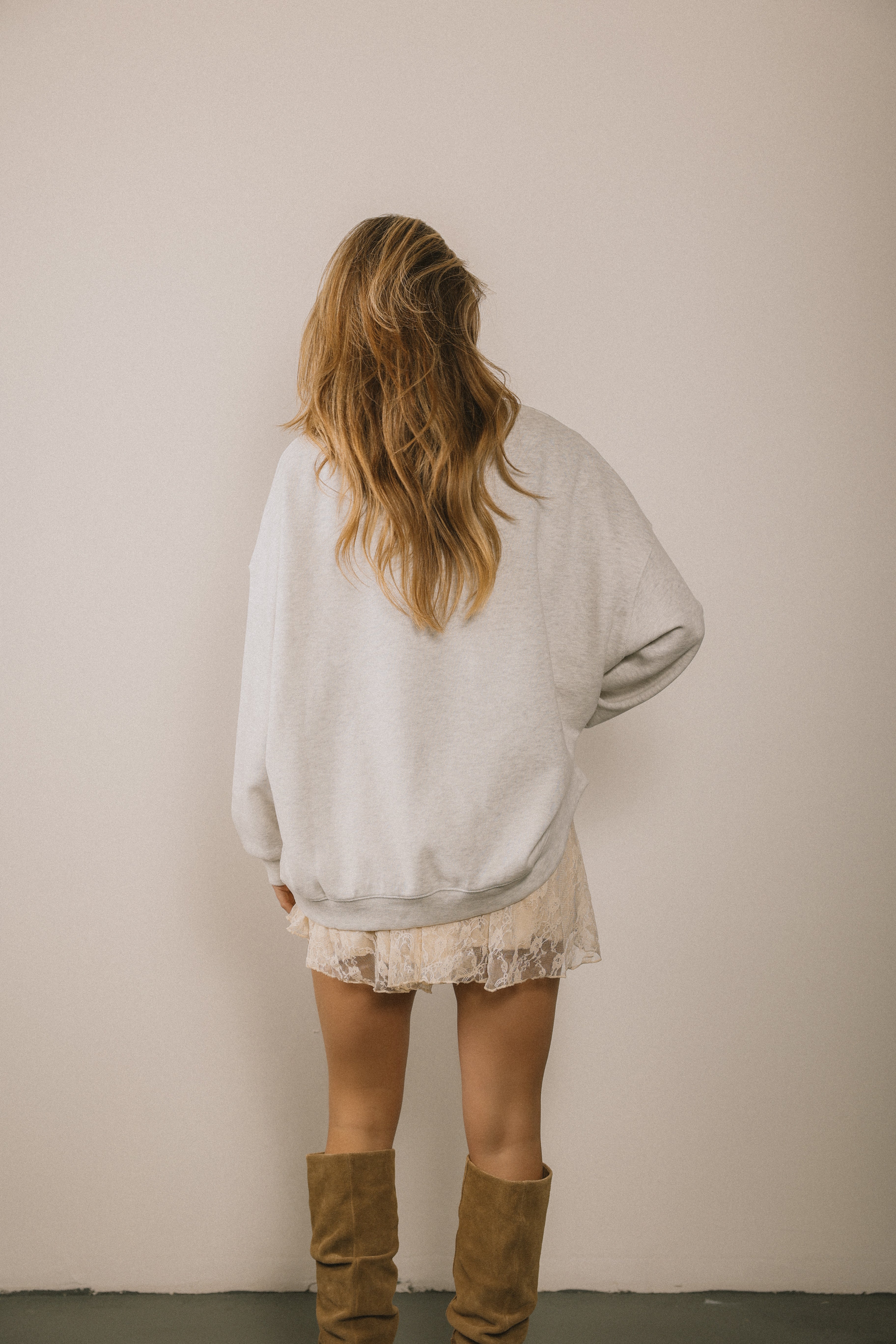 ESSENTIAL OVERSIZED SWEATER GREY