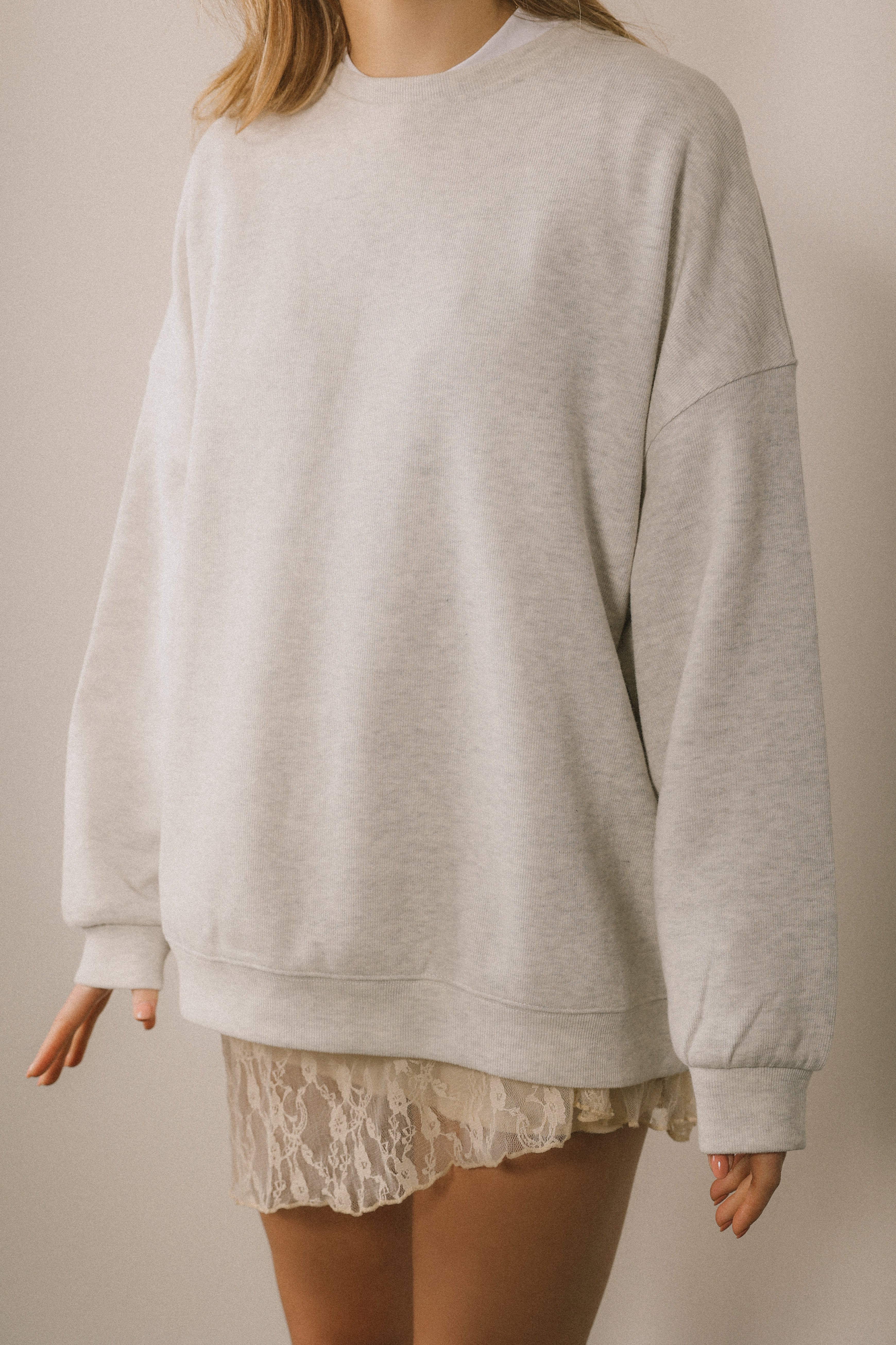 ESSENTIAL OVERSIZED SWEATER GREY