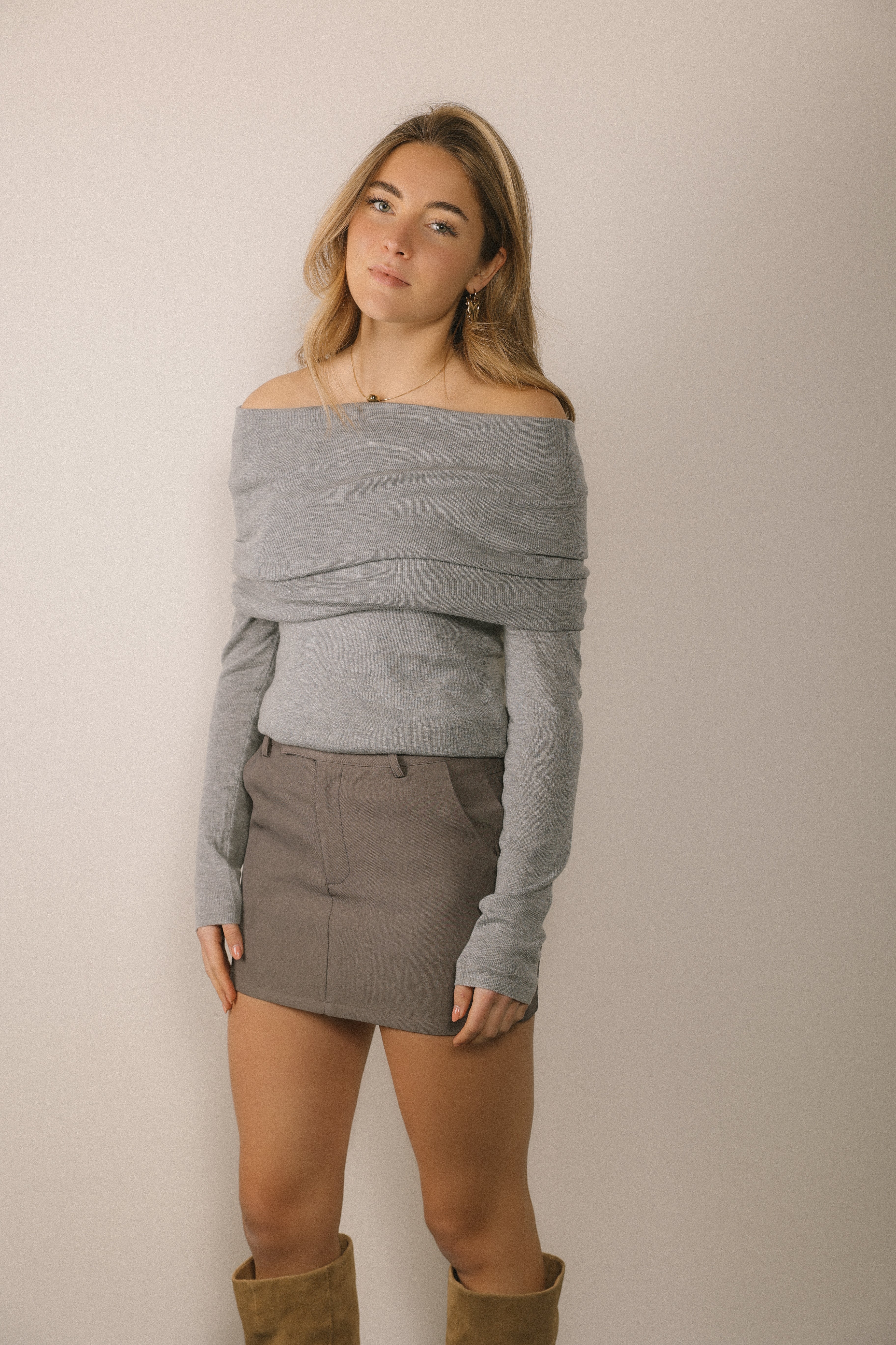 OFF SHOULDER KNIT GREY