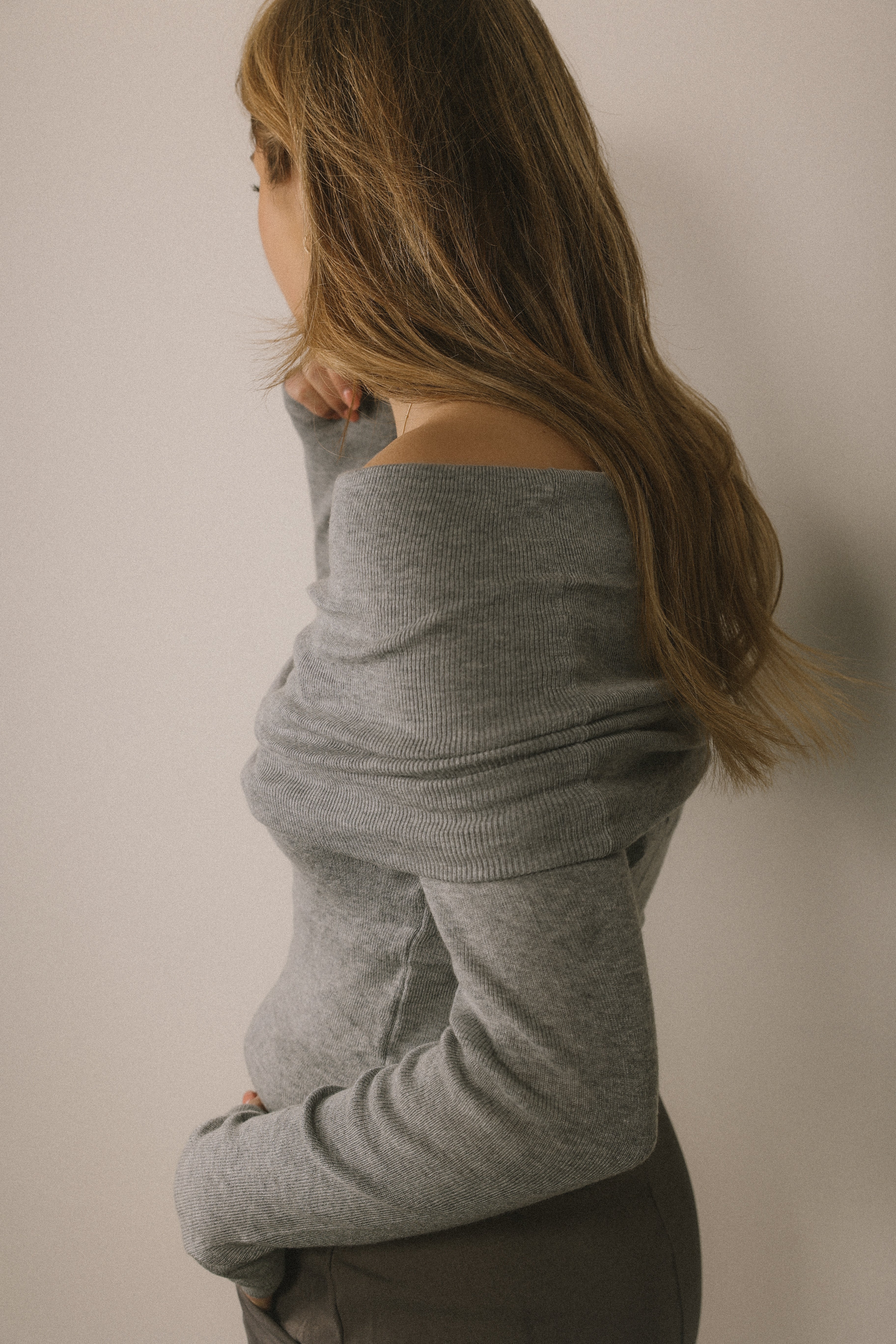 OFF SHOULDER KNIT GREY