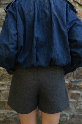 OCTOBER SHORT GREY