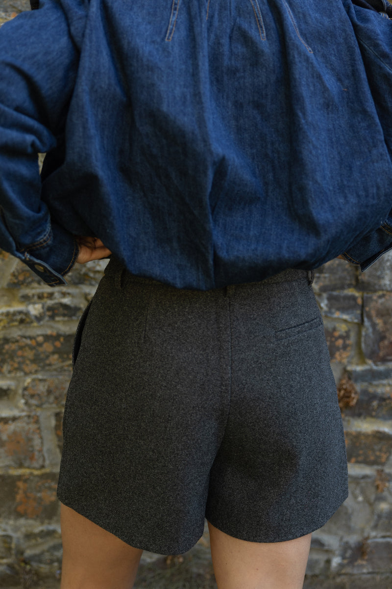 OCTOBER SHORT GREY