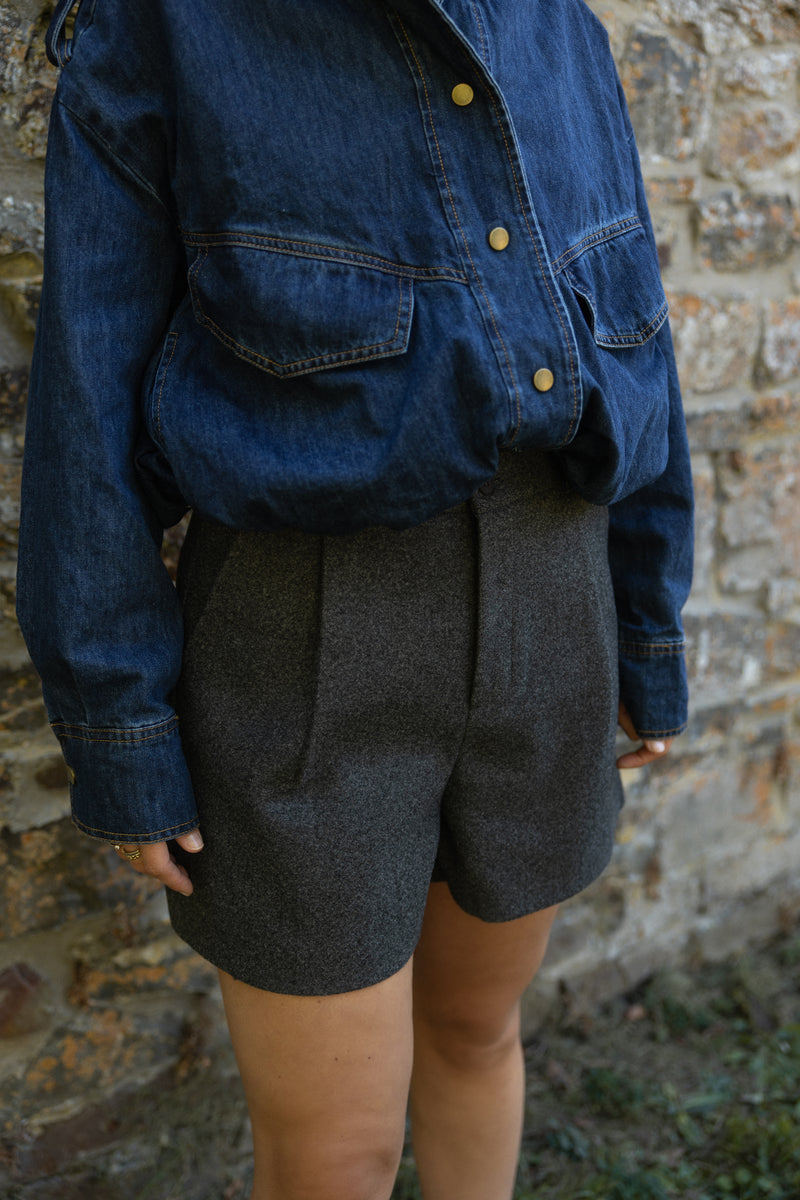 OCTOBER SHORT GREY