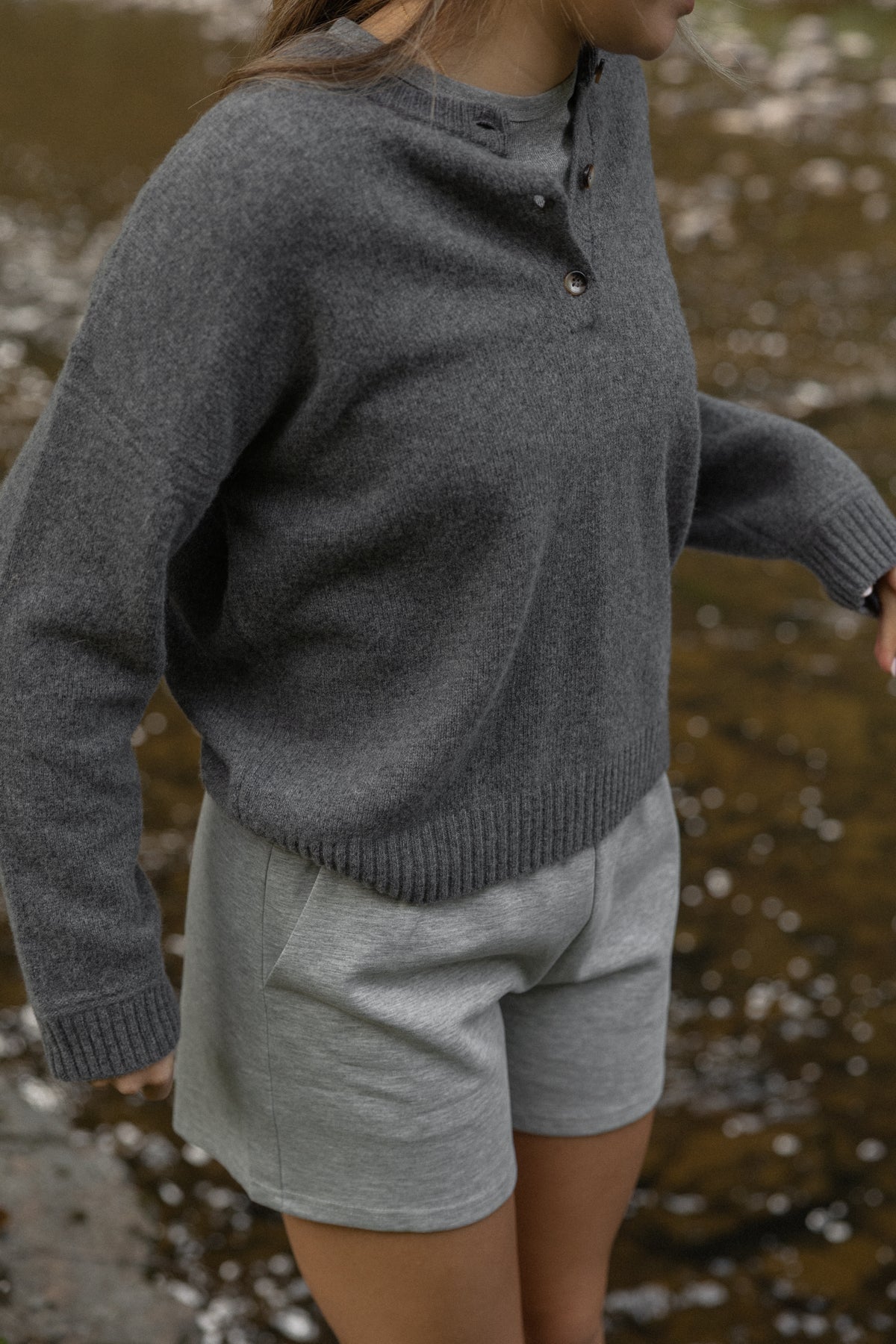 100% WOOL BUTTON KNIT ANTRACIET