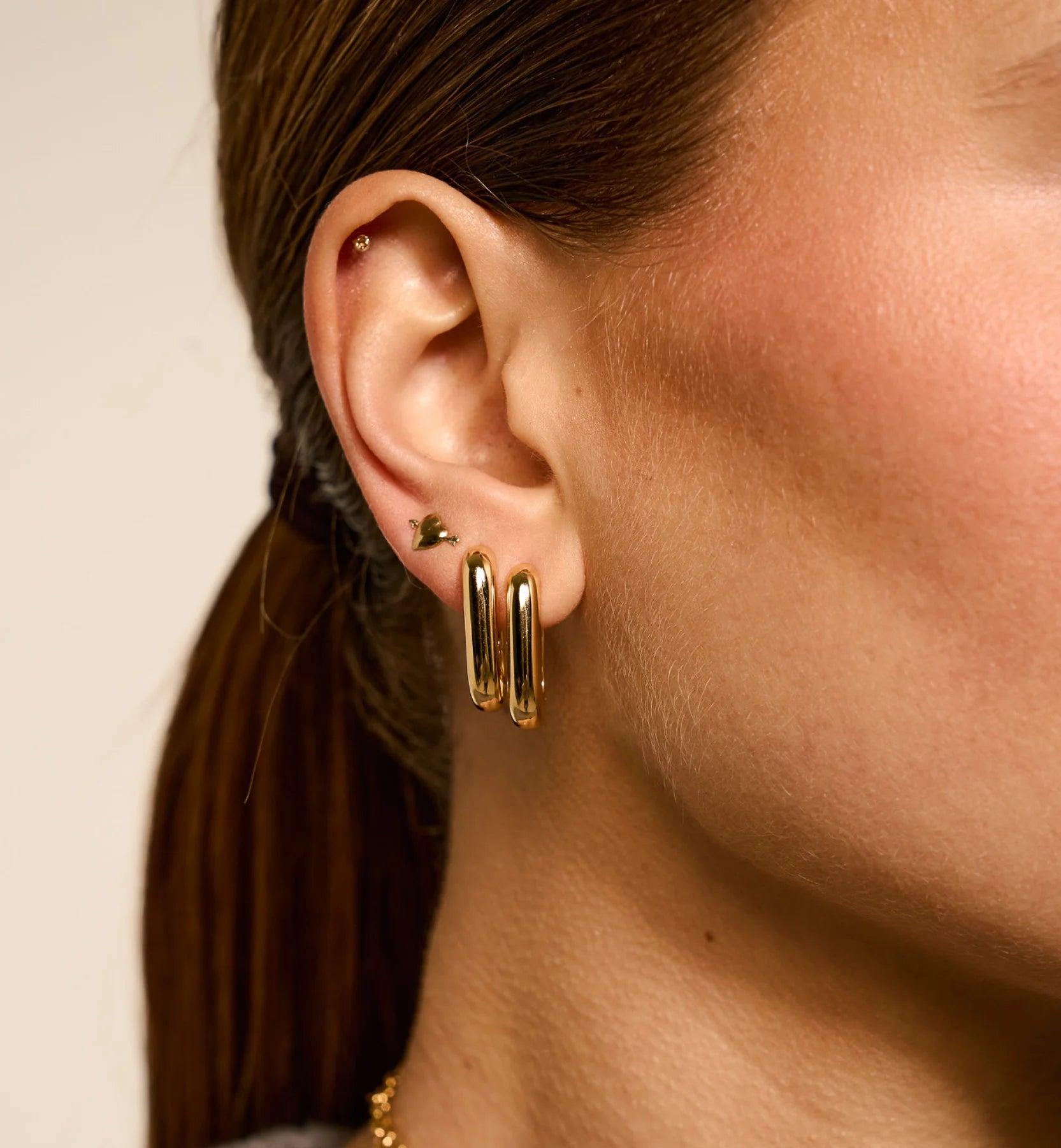 SINGLE CUPID STUD EARRING