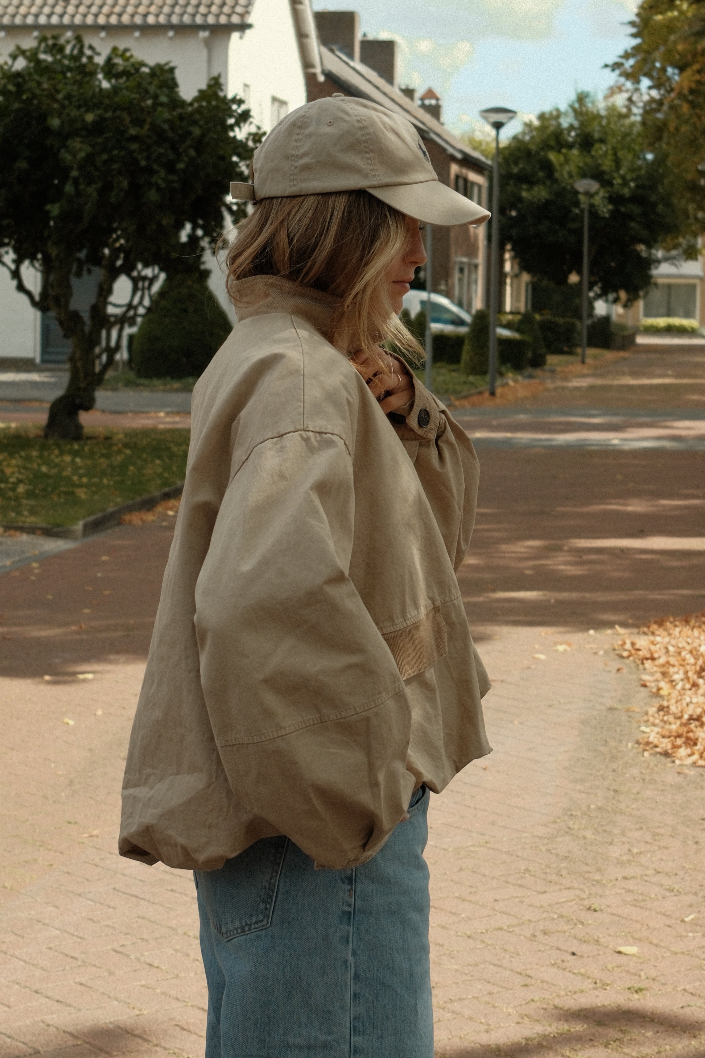 SIGNATURE BOMBER JACKET BEIGE