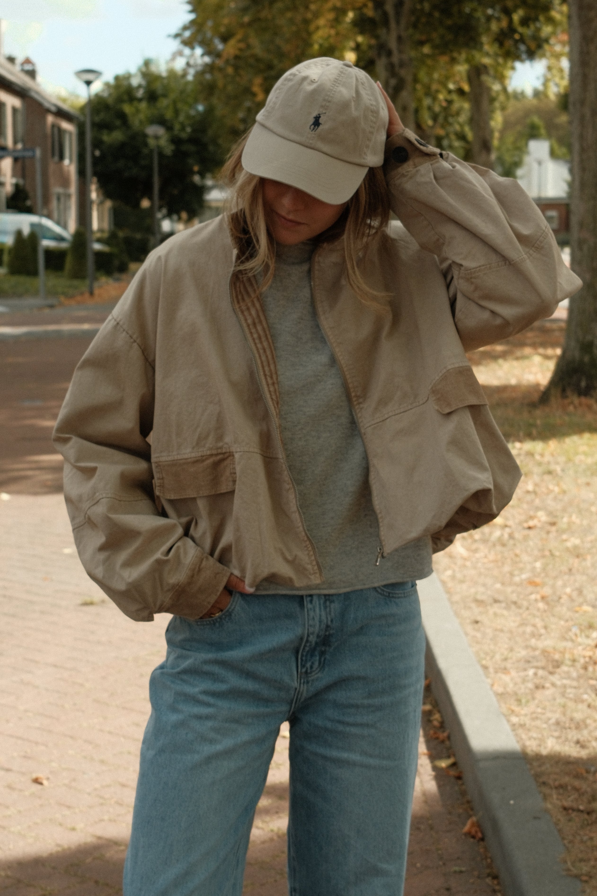 SIGNATURE BOMBER JACKET BEIGE
