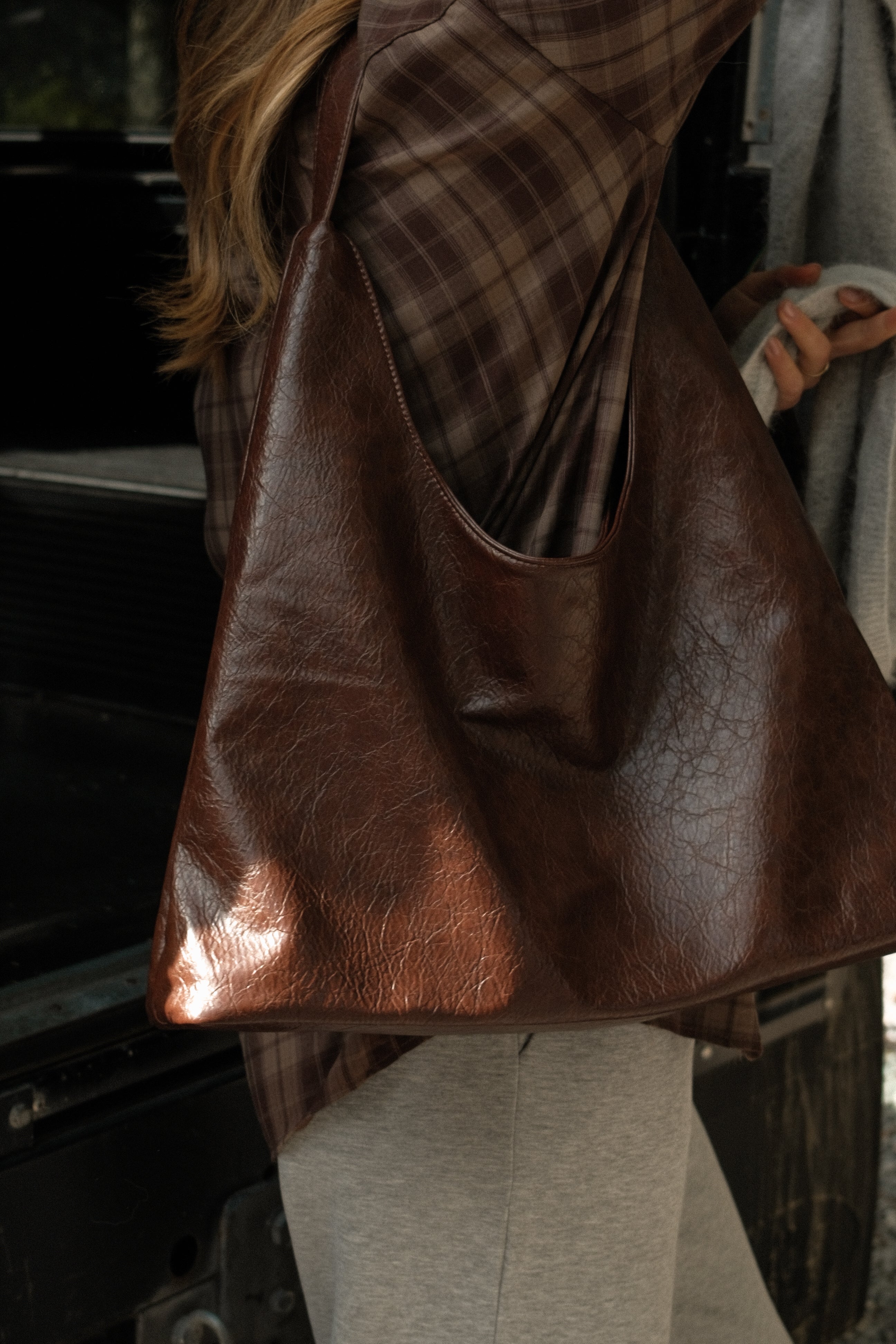 THE VINTAGE SHOULDER BAG