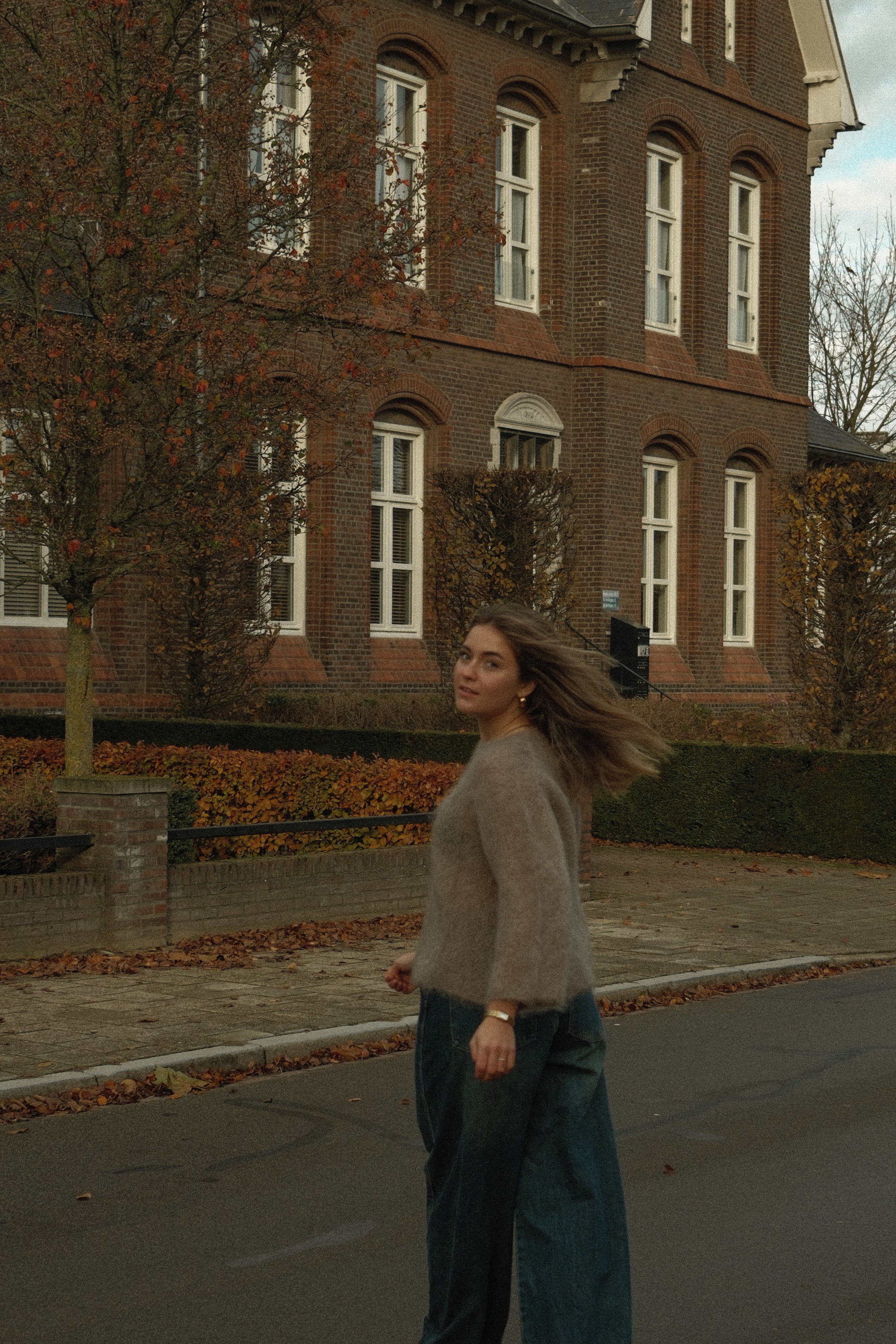 THE MOHAIR CLOUD KNIT TAUPE