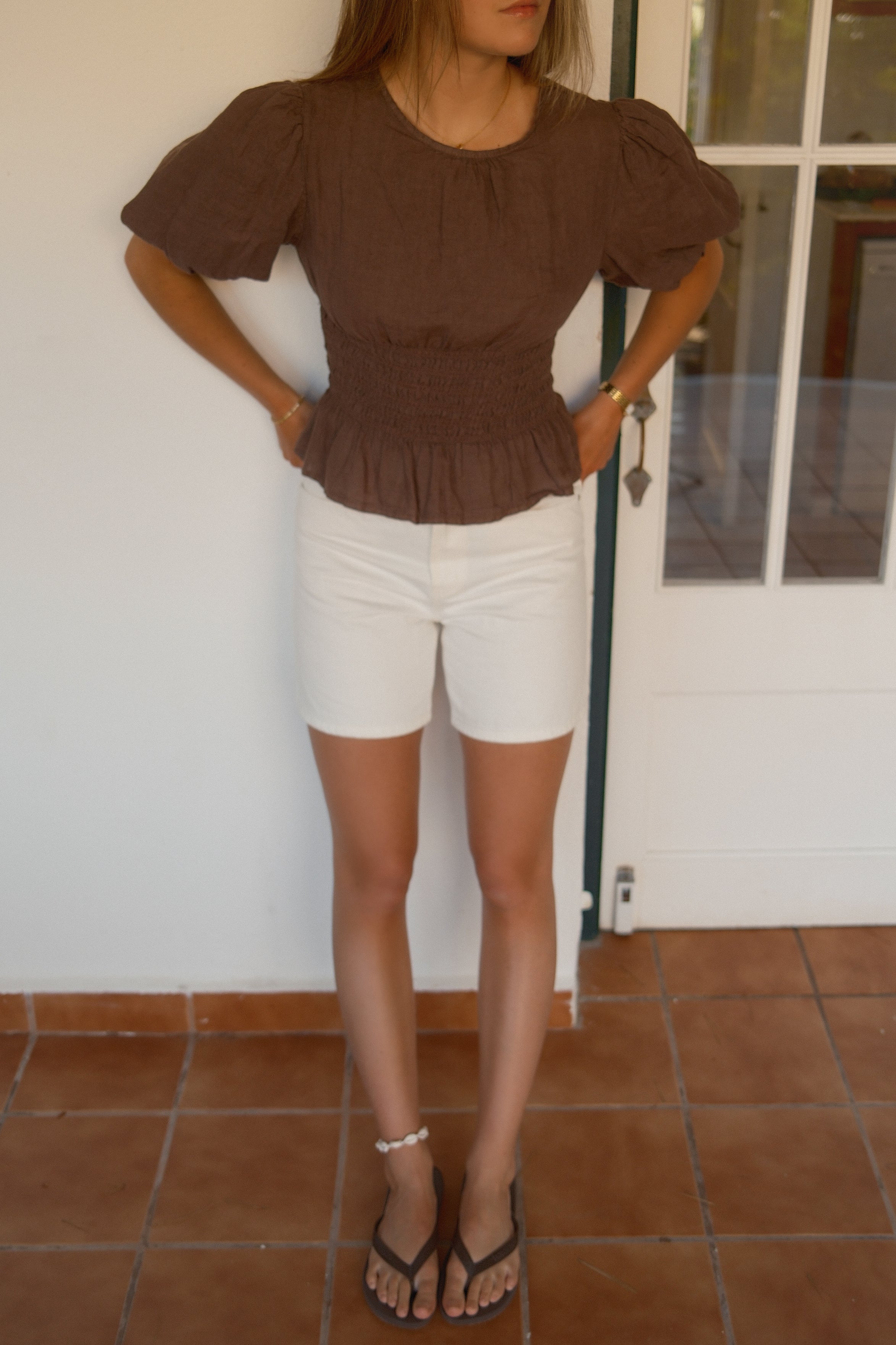 PRE-ORDER: 100% LINNEN TAILORED TOP MOKKA