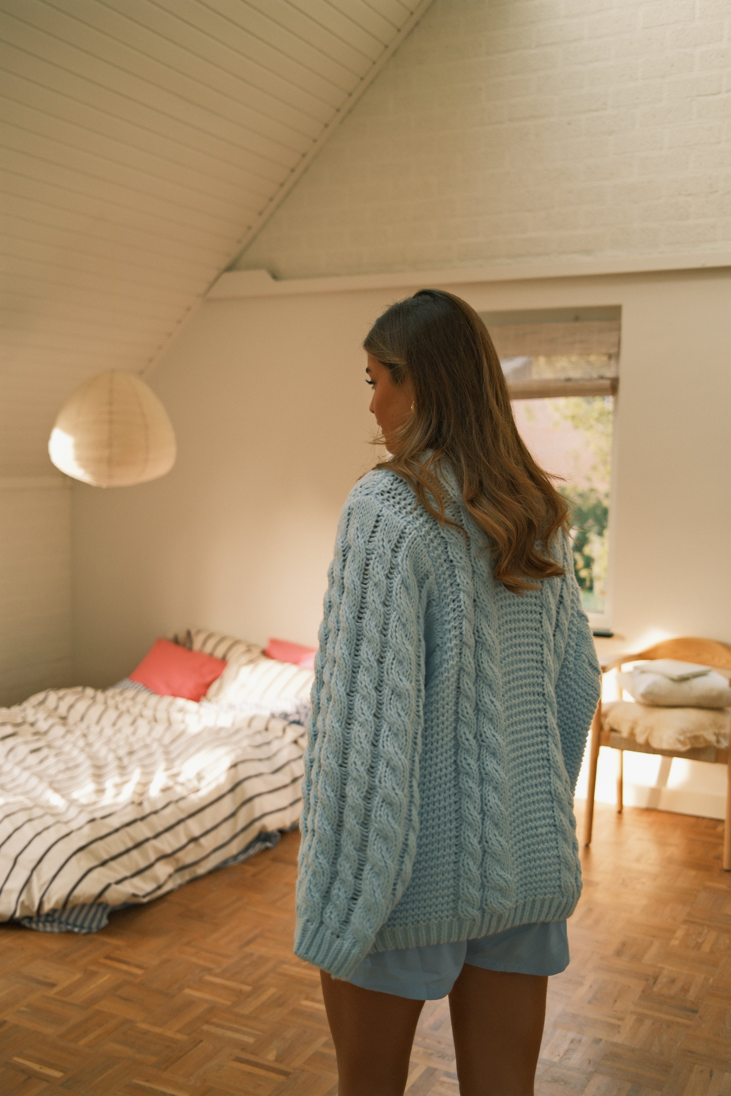 OVERSIZED CHUNKY CABLE KNIT BABY BLUE